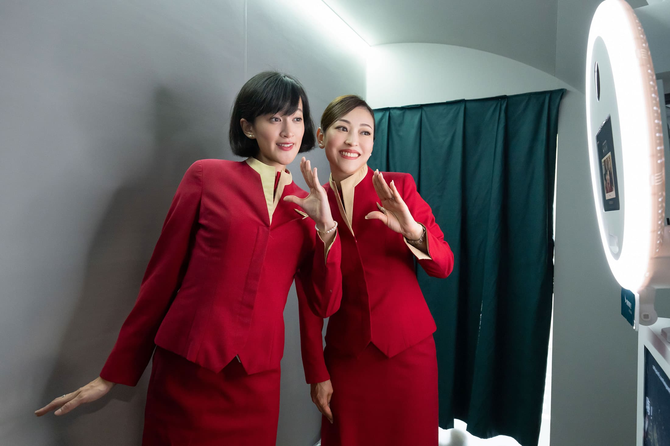 走入國泰航空機艙拍照留念,把獨一無二的美好回憶帶回家。(國泰航空提供)