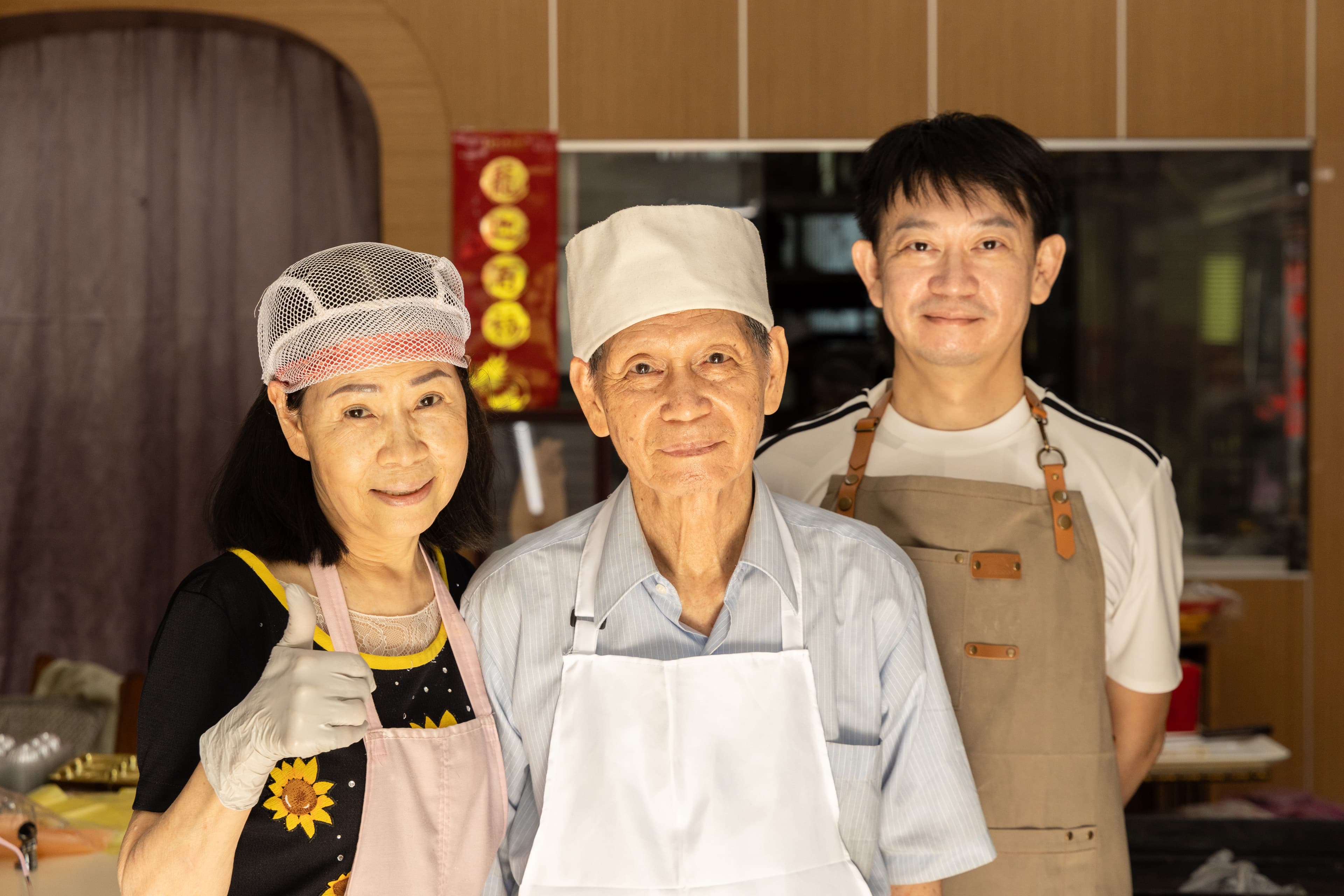 薛榮興目前由薛文敏(中)與太太和兒子共同傳承。