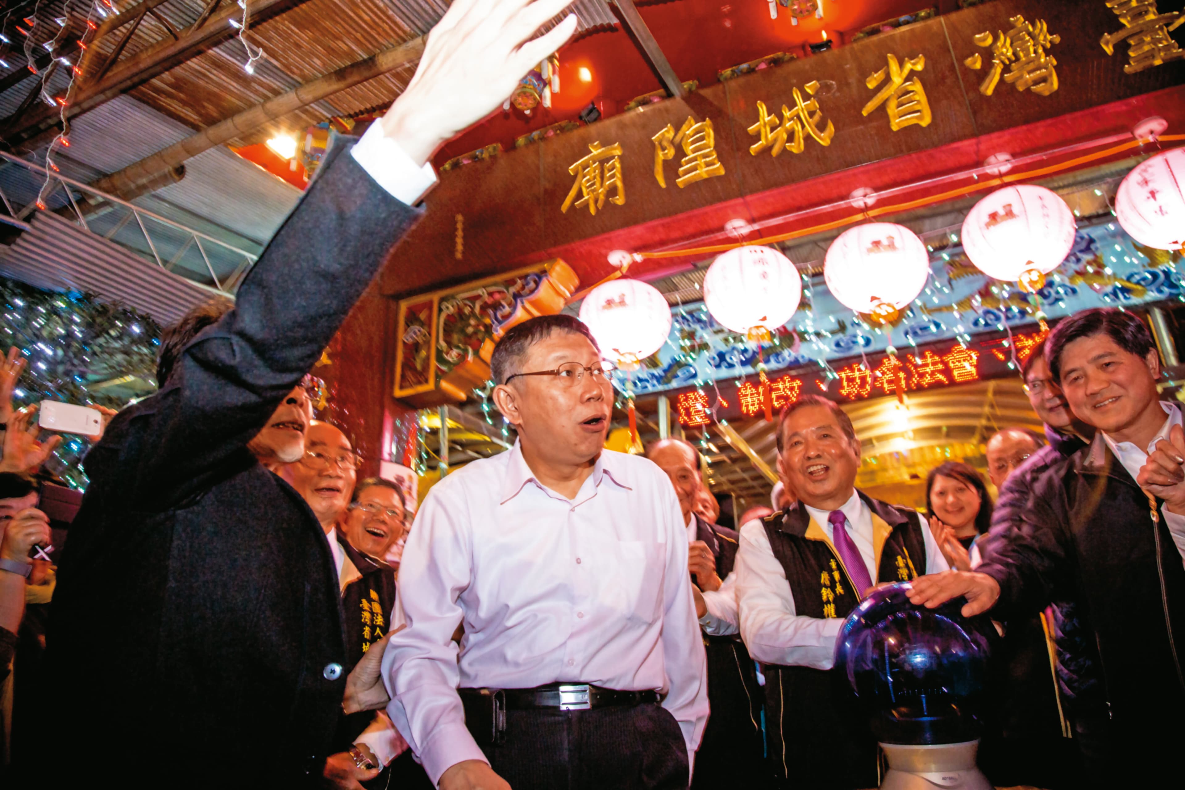 謝俊州在柯文哲任台北市長時,在台北燈節擺攤,卻積欠21萬元義交協勤費。