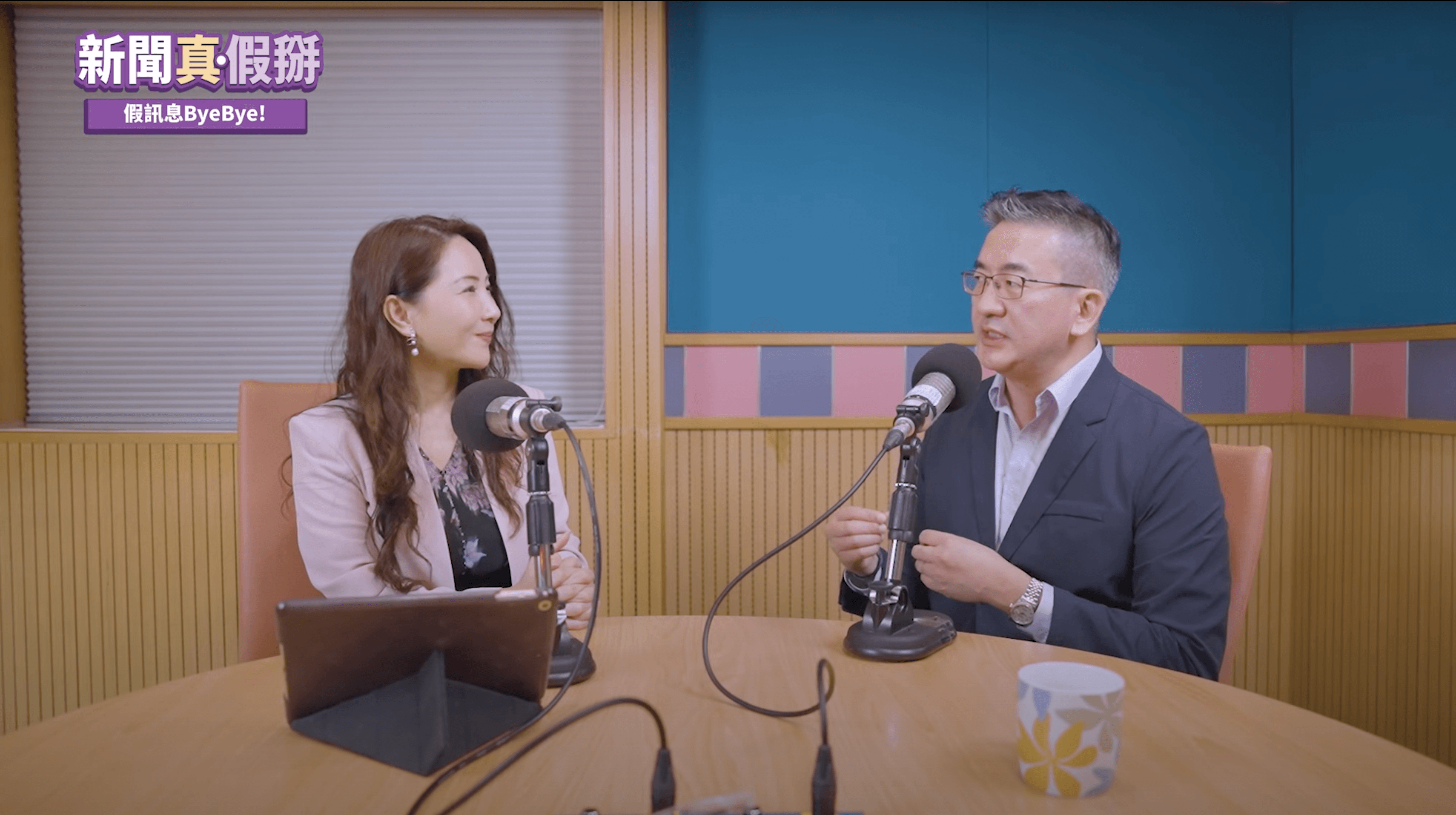 「TFC 台灣事實查核中心」台灣事實查核教育基金會董事黃兆徽(左)與杰德影音創辦人林志杰 。(GagaOOLala提供)