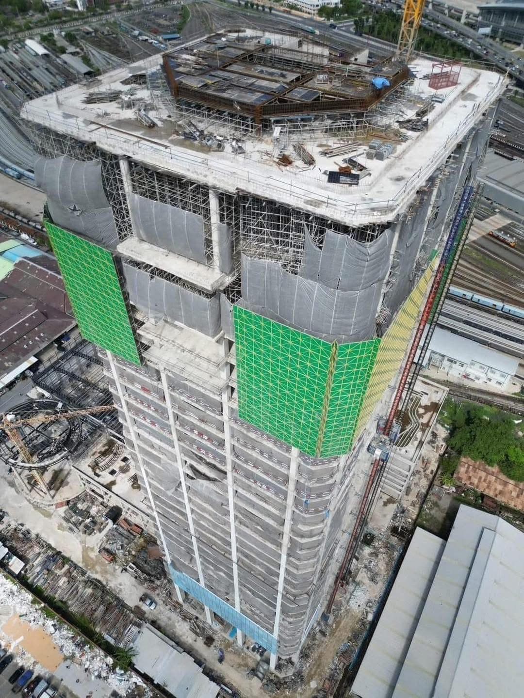 高30層樓的審計大樓去年就宣布封頂,近日卻在強震中驟然倒塌。