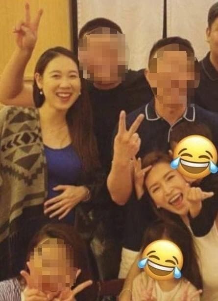 鄭雅勻(左後一)和老公(左後二)與錢帥君(右下)關係不錯。(翻攝自ptt)