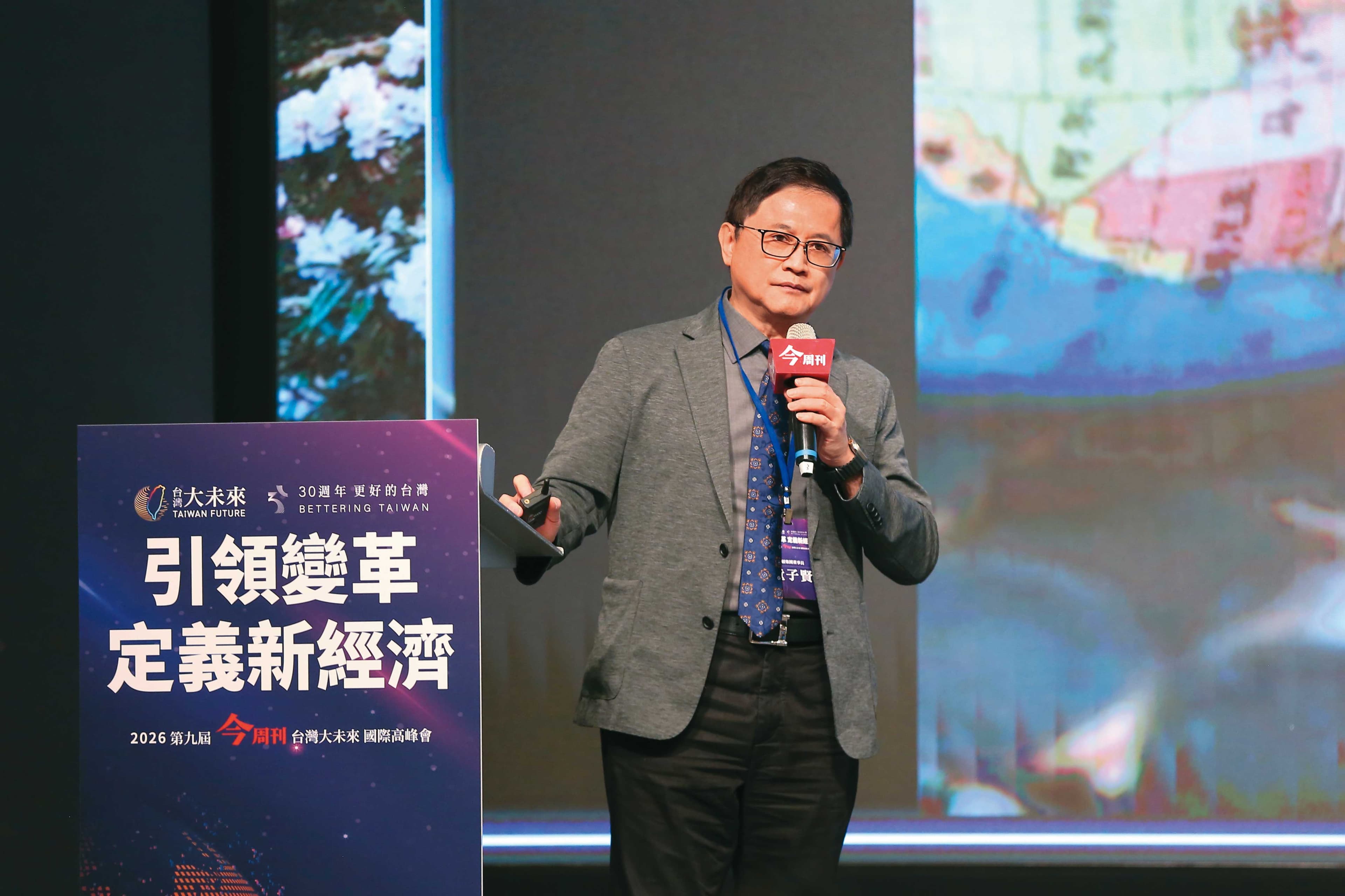 和碩董事長童子賢說,玻璃纖維、精密玻璃、石英砂、銅箔基板、載板、散熱到被動元件等所需數量,提升了2至5倍。