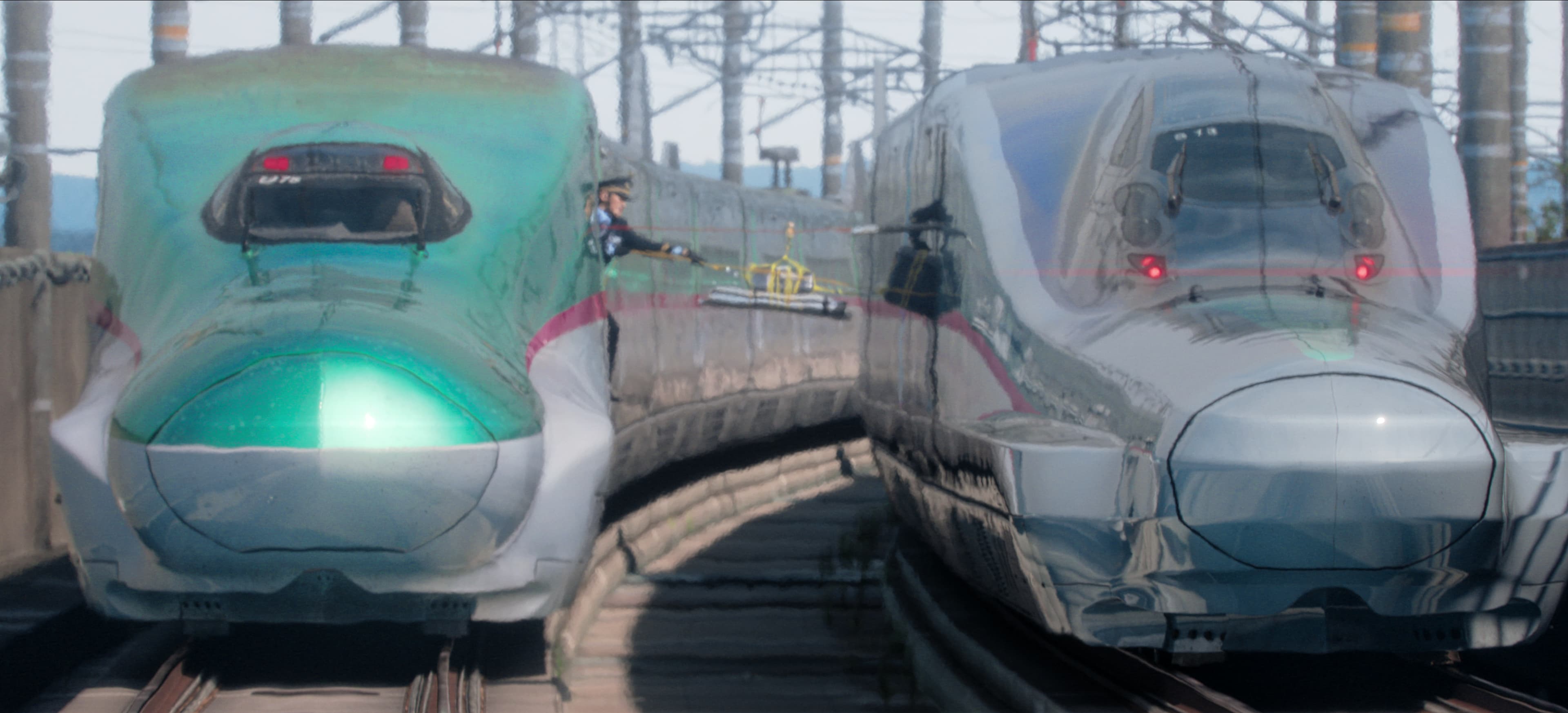 為了解除炸彈危機,《新幹線驚報倒數》上演各種拆彈的驚險場面。(Netflix提供)