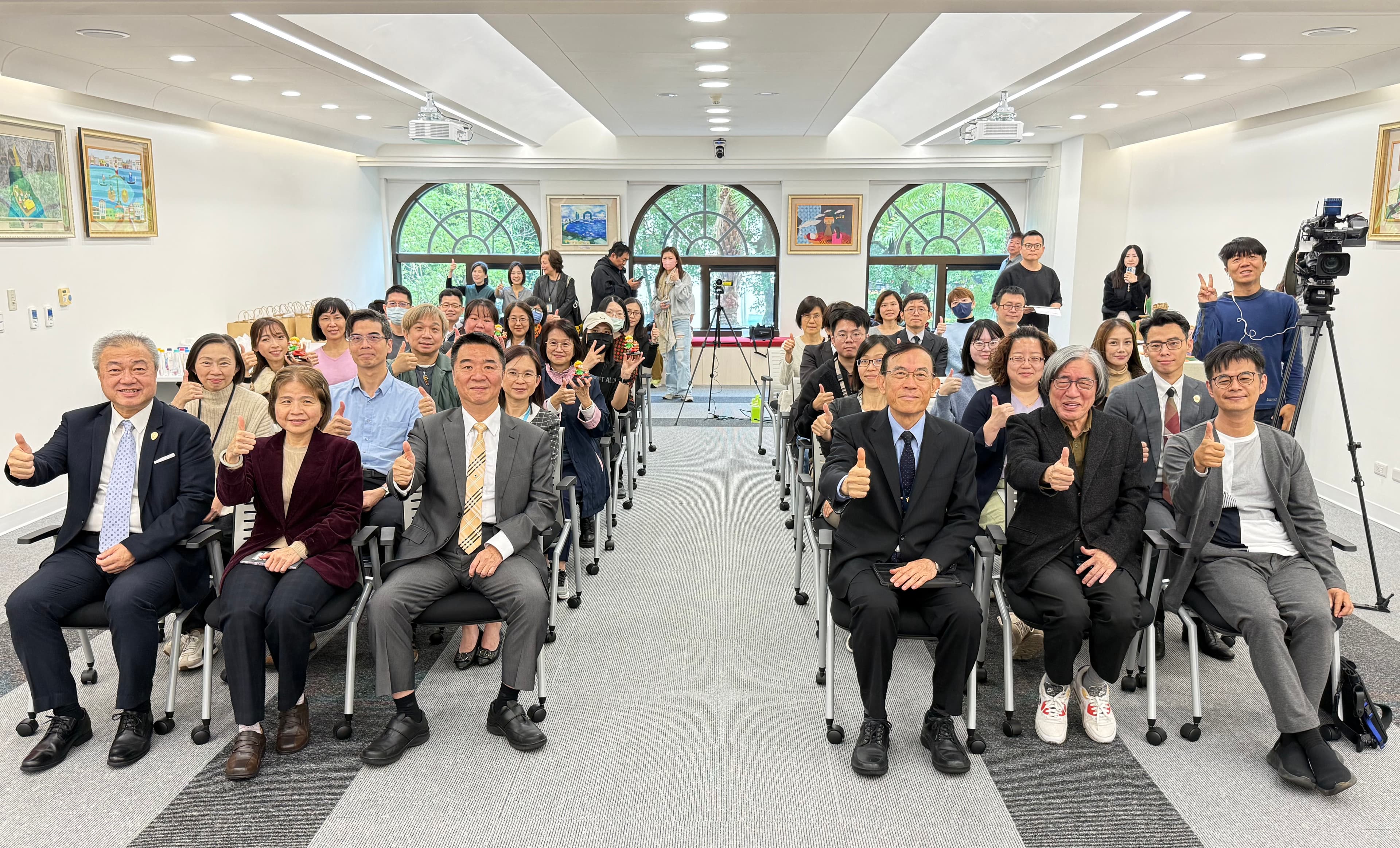 最高檢《2026神探 Impossible Mission》公益桌曆今發表,包括檢察總長邢泰釗、法務部保護司司長洪信旭、PChome董事長詹宏志、台灣犯罪作家聯會理事長既晴等貴賓親臨現場共襄盛舉,並為巨型「小王子公仔」揭幕。