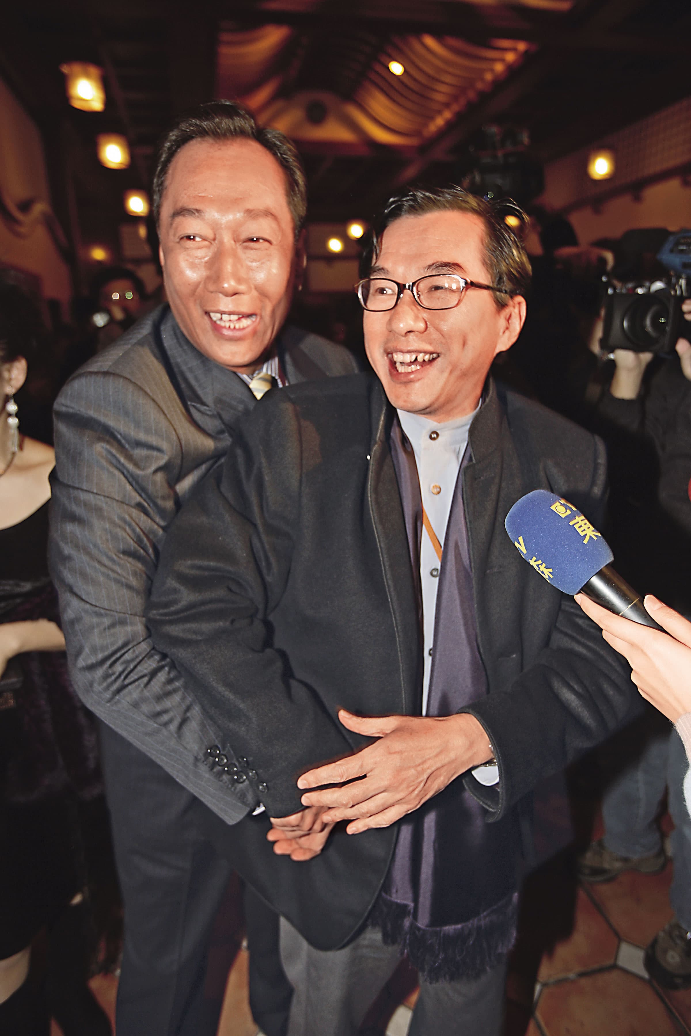 鴻海集團創辦人郭台銘(左)與廣達集團董事長林百里(右)輪流當台灣首富。(今周刊提供)