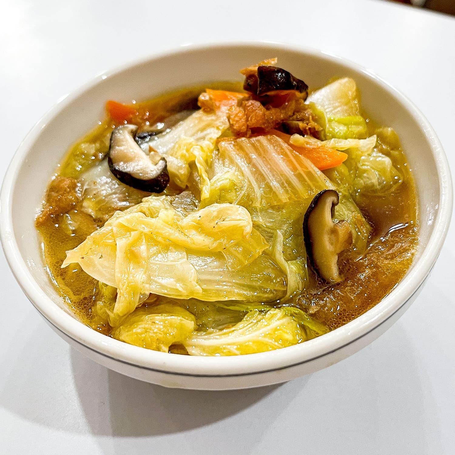 小品雅廚菜餚主要以冷菜呈現,分量精巧,客人可以挑選清粥或白飯搭配。(Michelin提供)