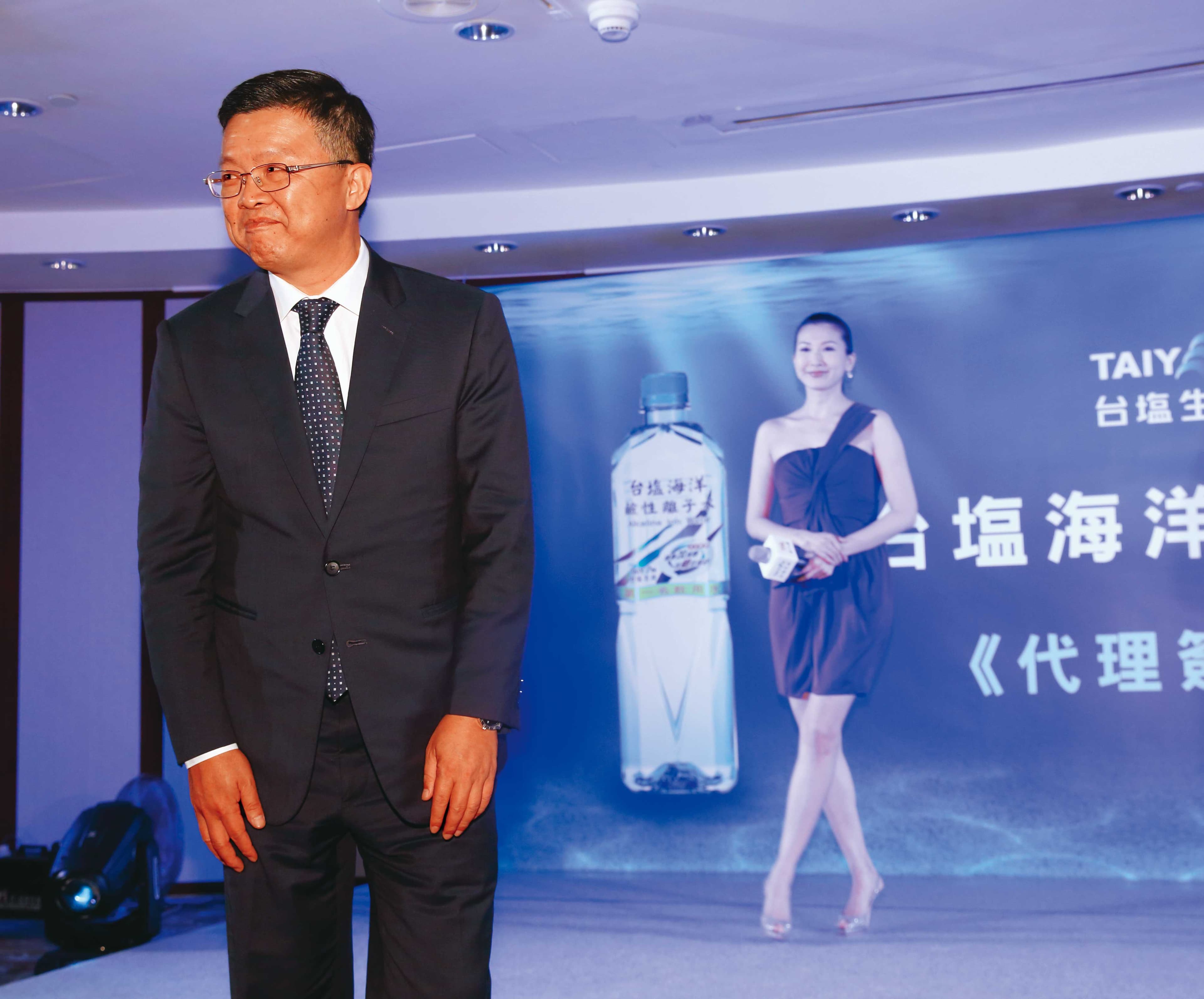陳啟昱涉嫌利用發展光電產業為名,掏空台鹽資產逾10億元,檢調全力偵辦中。
