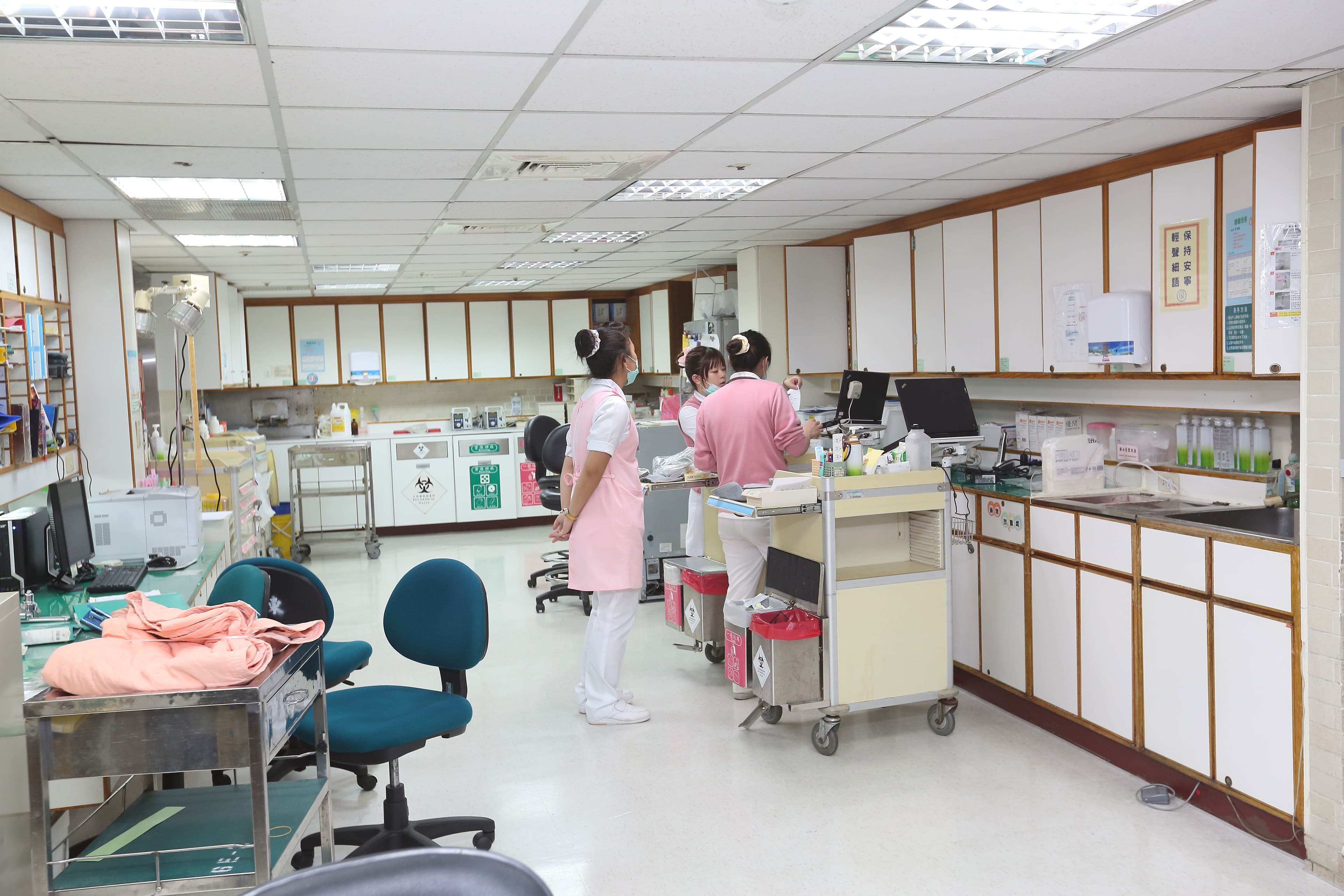 全台醫院正面臨嚴重的護理荒,造就科技業者紛紛搶進醫療領域人機協作市場。