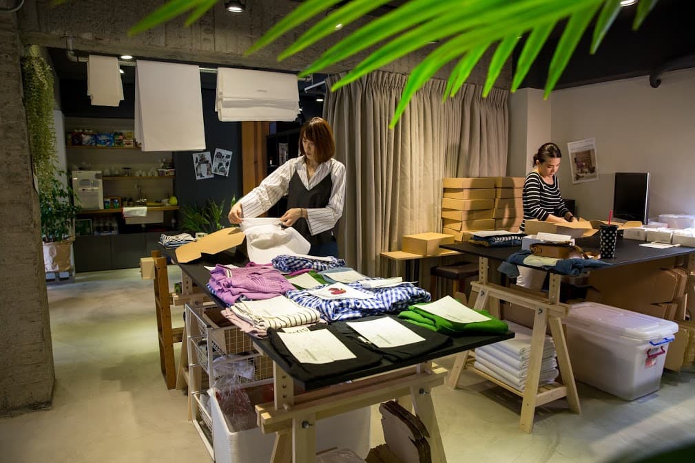 工作室雖不到50坪,但每月出貨達千件以上。(攝影:鄒保祥)