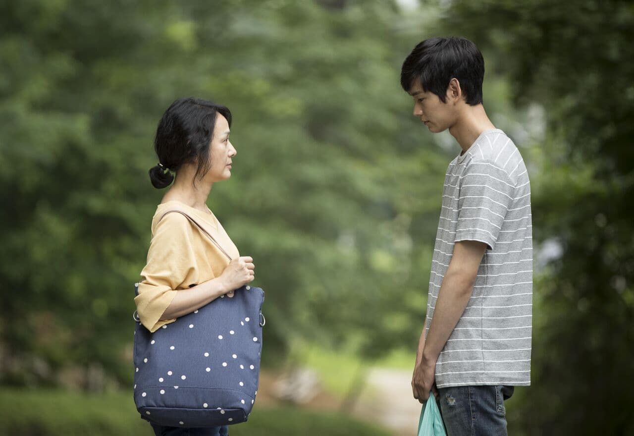 裴宗玉(左)主演的同性戀電影《季節變換》獲KNN觀眾票選獎。(釜山影展提供)