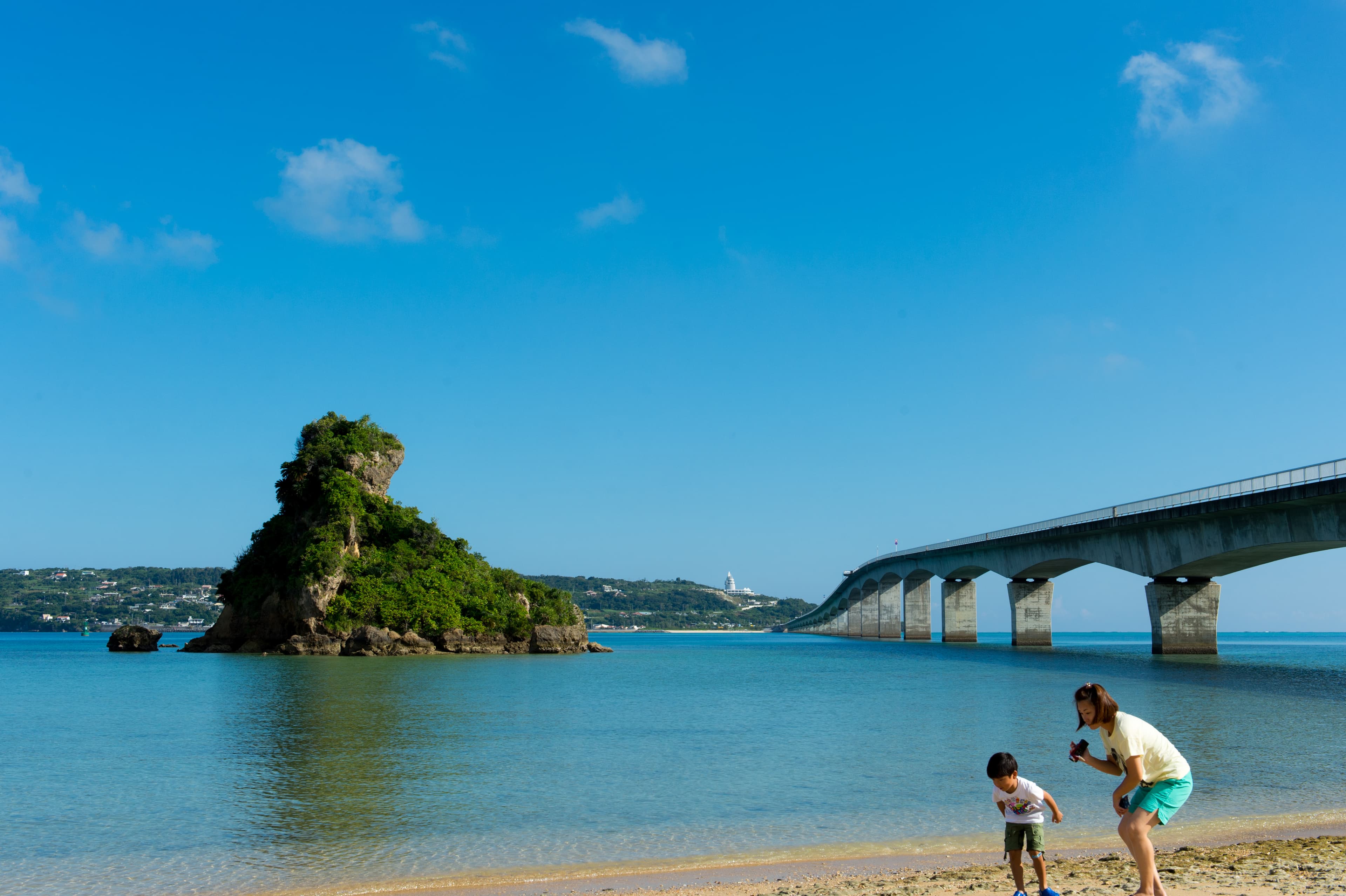 古宇利大橋下的海景與沙灘已經很無敵,但重頭戲得過橋到古宇利島上才能一探究竟。