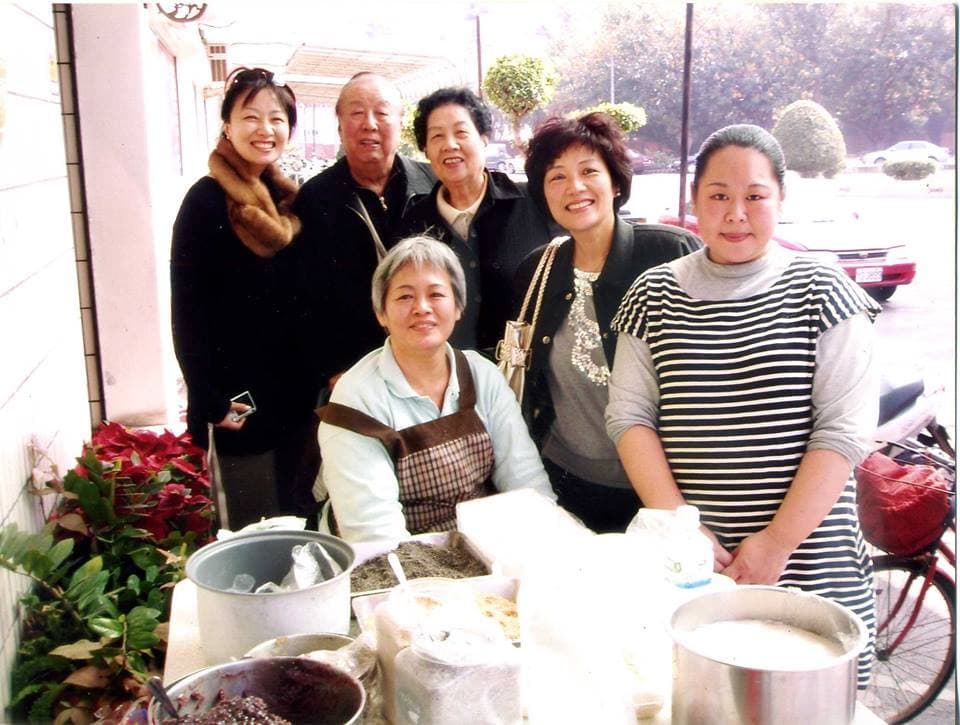 2007年唐翊甄擺攤賣麻糬時,曾因體重遭受不少歧視眼光。(唐翊甄提供)