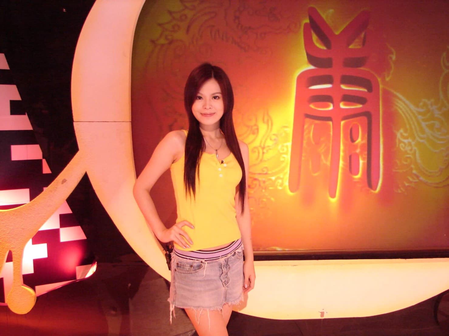 陽岱鋼的老婆在2005年曾有星夢,但2006年就提前喊卡。當時她走的是「嫩版周蕙」風。(讀者提供)