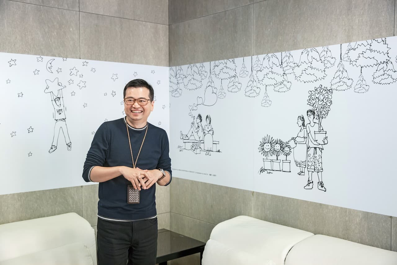 蘇怡寧(圖)請資深廣告創作人紀淵宇為慧智和禾馨設計童趣插畫,4間診所都各自有其主題,此主題是講循環不息的一生。