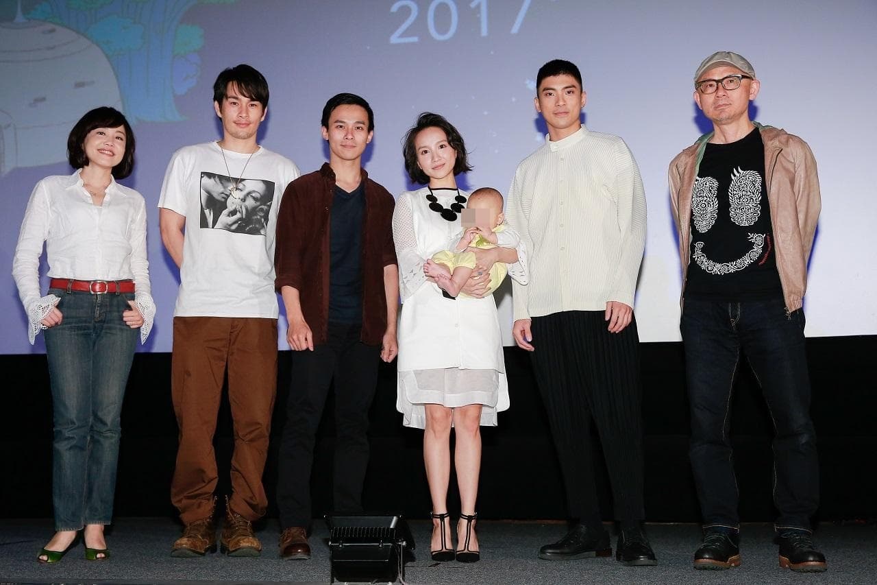 金馬奇幻影展開幕片《自畫像》導演陳宏一(右)與主要演員林哲熹(右二)、呂名堯(左三)、張寗(中)、岡本孝(左二)和尹乃菁(左一)等人出席記者會。