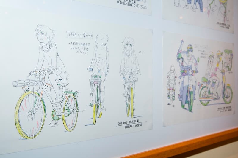大至場景、人物,小至交通工具、配件,在《你的名字。》展展覽中都能欣賞到完整且細緻的親筆設計手稿。