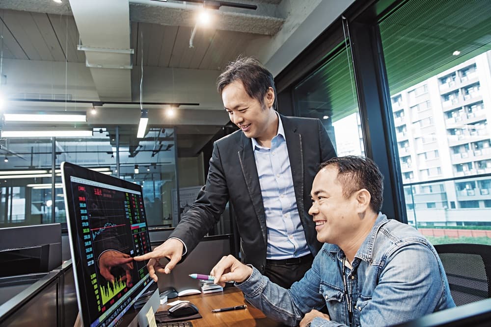 張智超享受跟夥伴一起鑽研股市投資的時刻,這是工作,也是興趣。