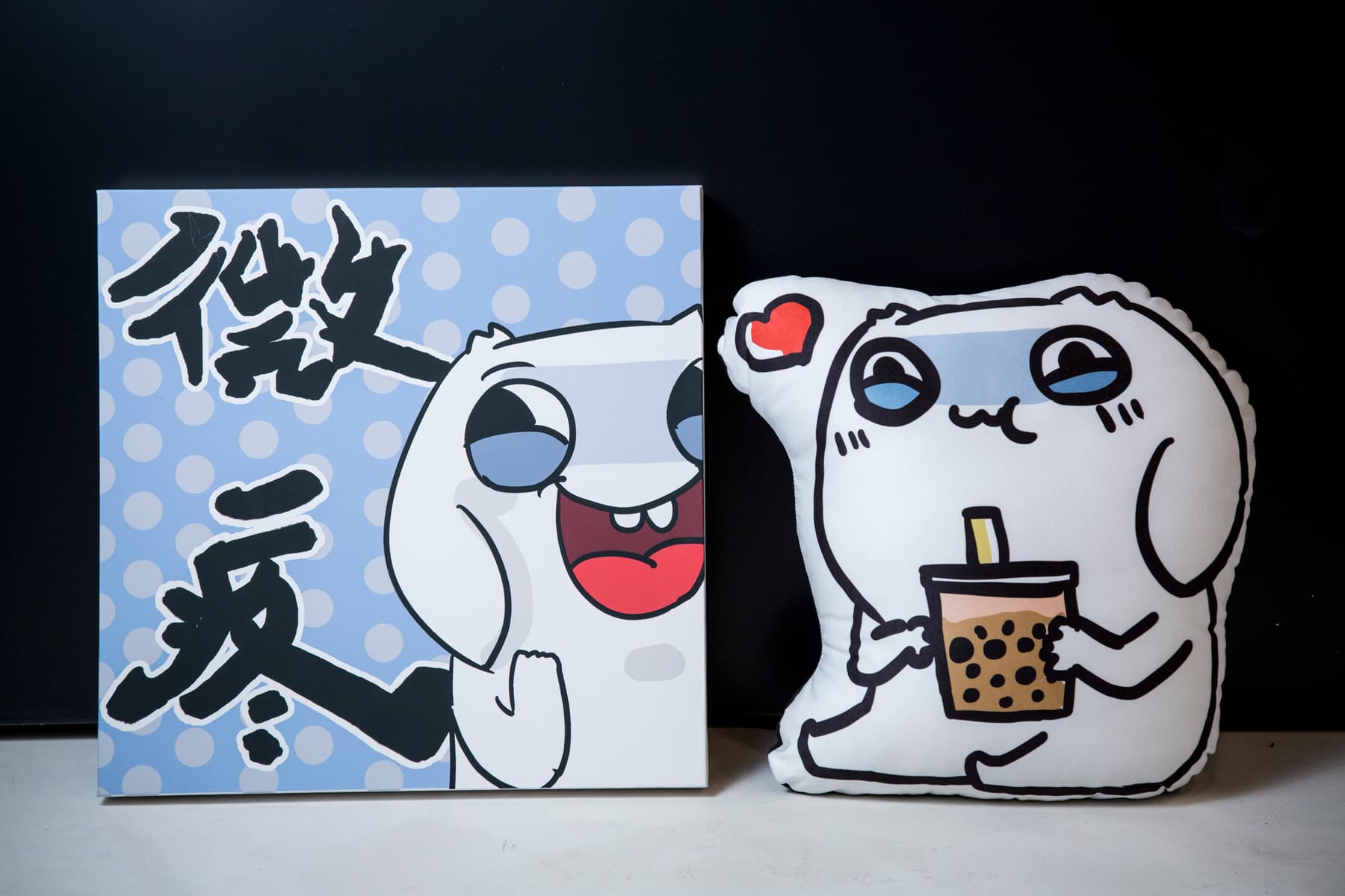 微疼的筆下的垂耳兔形象鮮明,也推出過不少周邊產品。(王漢順攝)