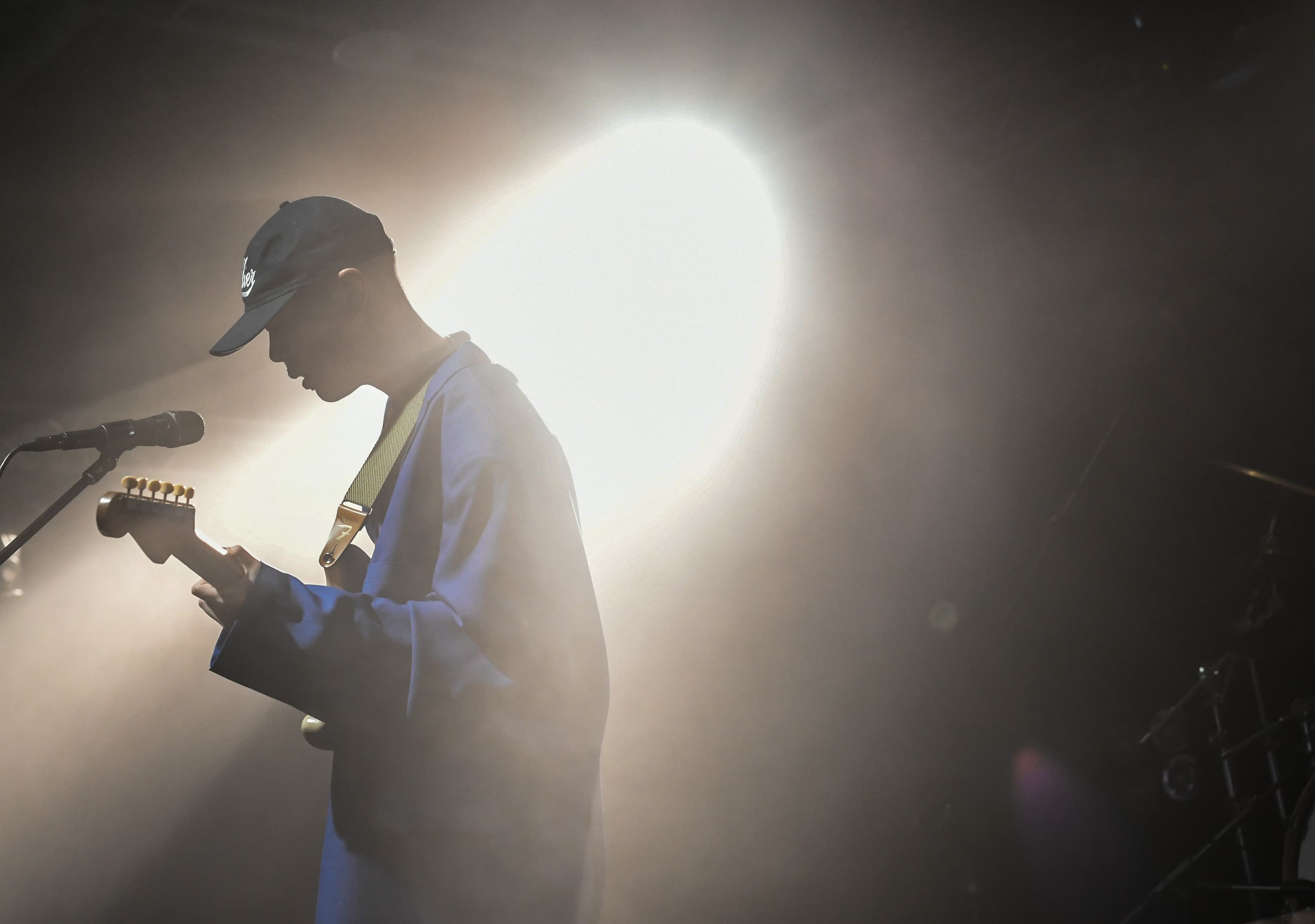 韓國獨立樂團hyukoh2017年第一次來台就在台北高雄連開2場演唱會,門票在開賣當天即秒殺,主唱吳赫深具個人特色,全場以中文跟粉絲互動。(理想國提供)