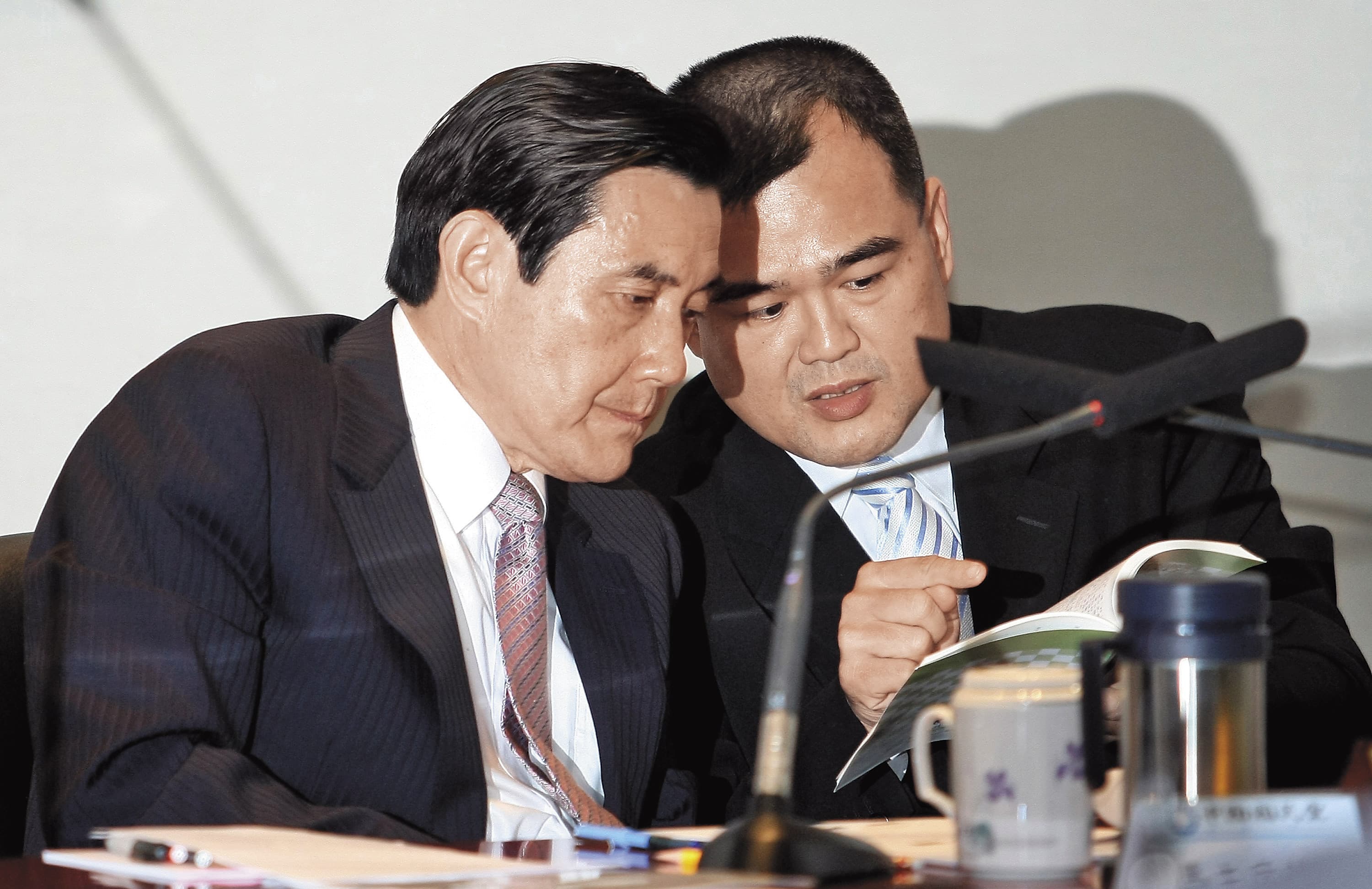 林益世(右)是前總統馬英九(左)愛將,曾任國民黨副主席,在行院祕書長任內因貪污罪而遭開除黨籍。(中央社)