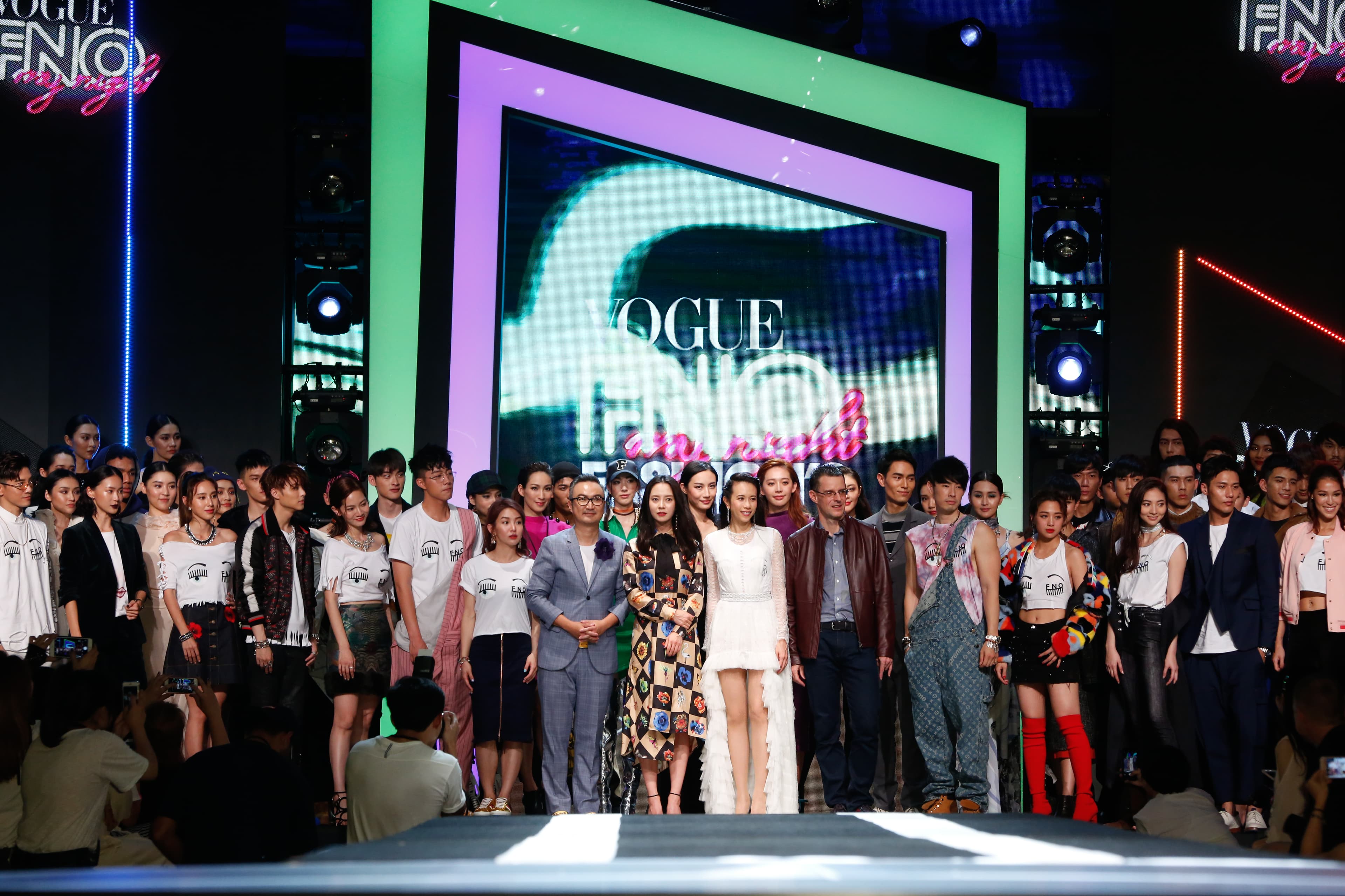 《VOGUE》Fashion's Night Out(FNO)全球購物夜由莫文蔚、宋智孝擔任活動大使,與眾多藝人和凱渥名模們陸續登場,超熱鬧。