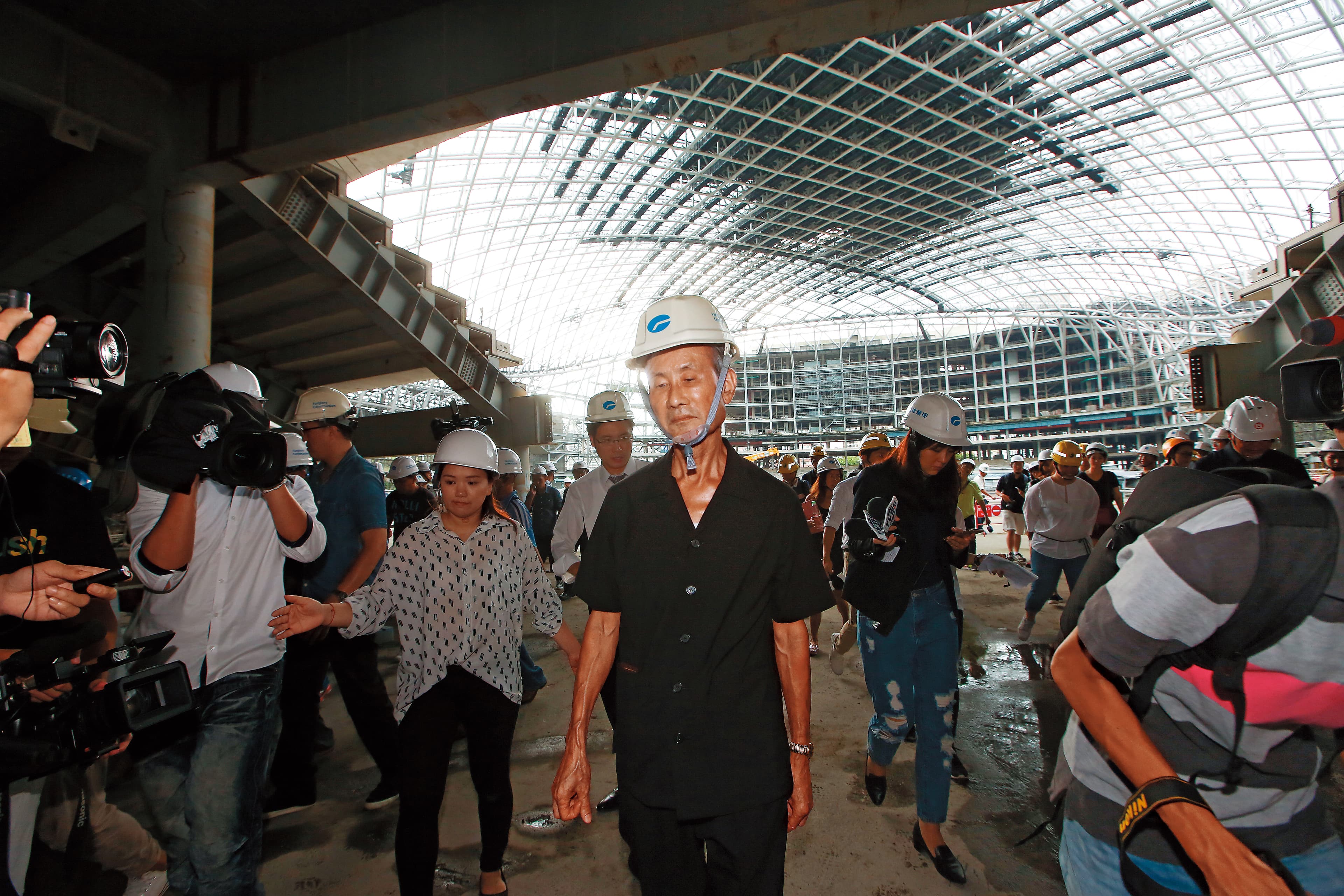 大巨蛋命運多舛,弊案一籮筐,隨著趙藤雄被收押、起訴,能否順利完工仍有極大變數。