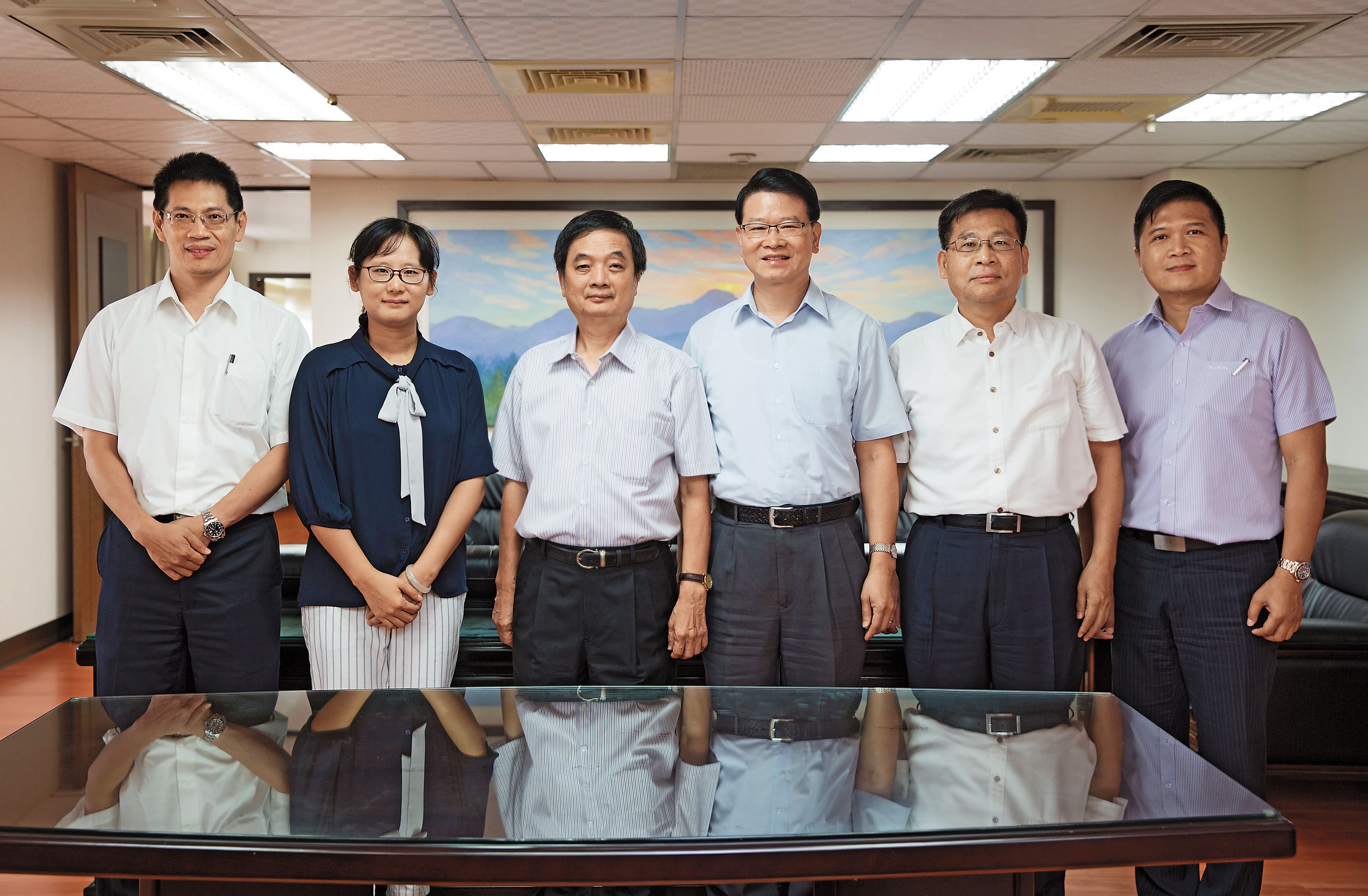 高雄地檢署全力配合毒防局成立,由雄檢檢察長周章欽與橋檢檢察長王俊力率領4位主任檢察官,主動打擊毒品犯罪。