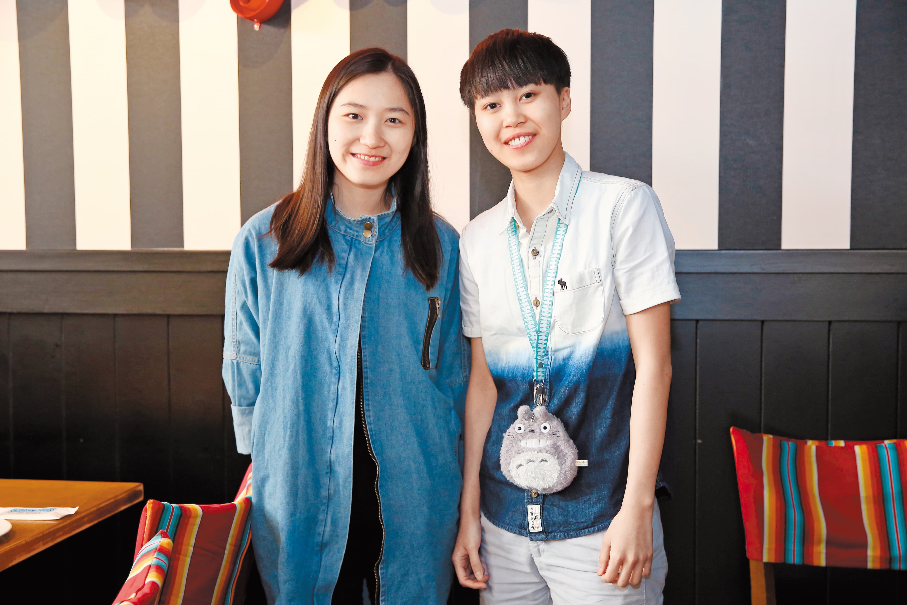 顧客大學生黃小姐、賴小姐。