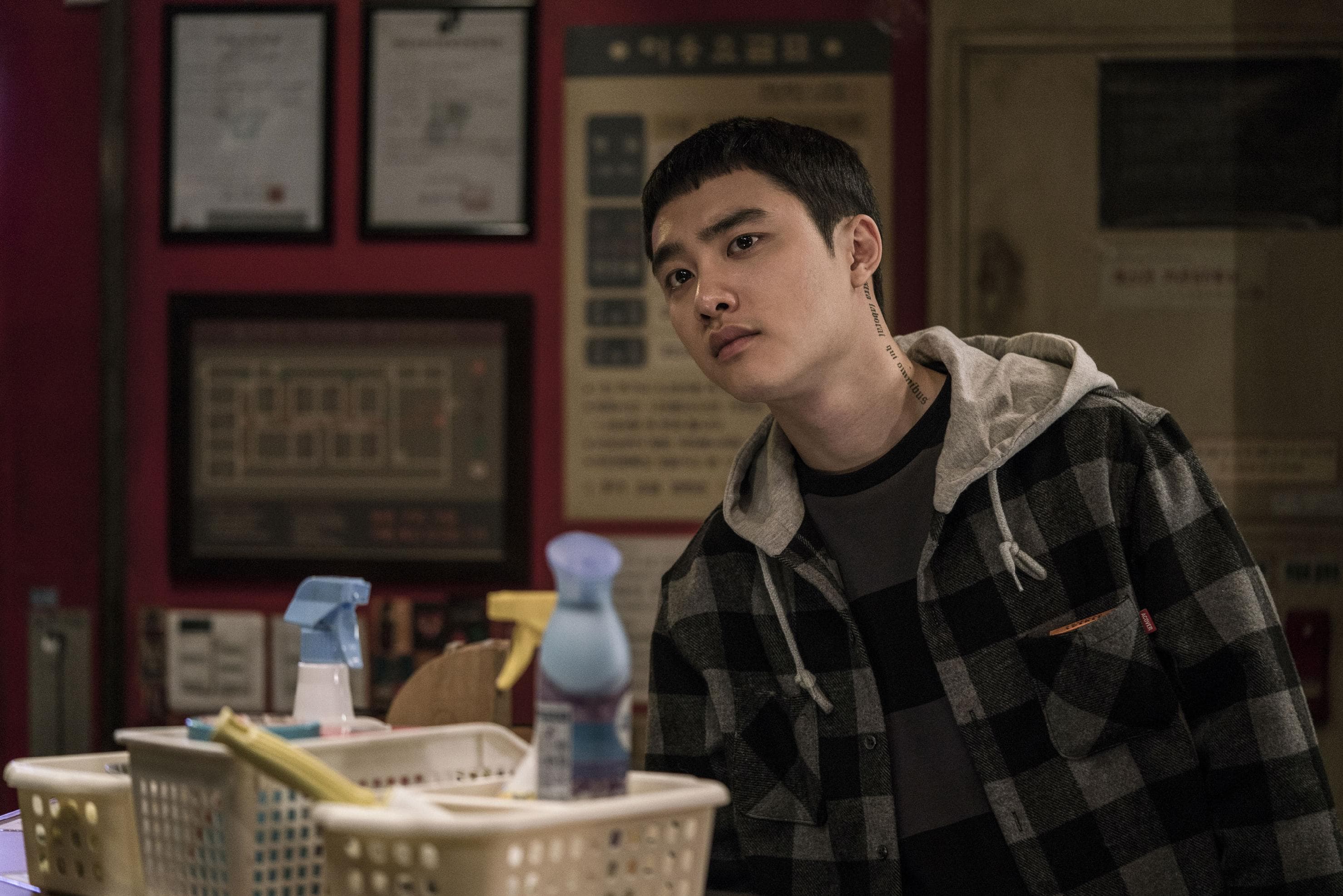 EXO團員DO因《與神同行》《7號房屍蹤案》將在台上映,電影公司為他的漢字名正名為「都敬秀」,引發大批粉絲反彈抗議。(LOTTE提供)