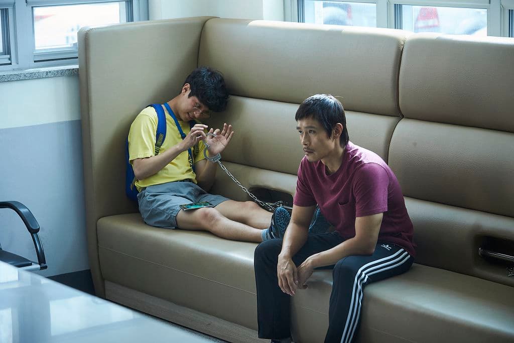 李秉憲在《那才是我的世界》與朴正民飾演兄弟,激盪出不少火花。(車庫娛樂提供)