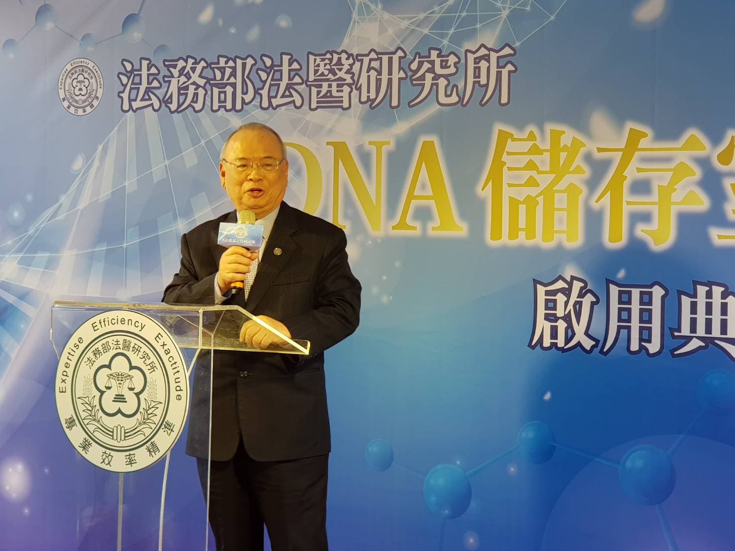法務部法醫研究所今天舉辦DNA儲存室啟用典禮,幕後推手正是檢察總長顏大和。