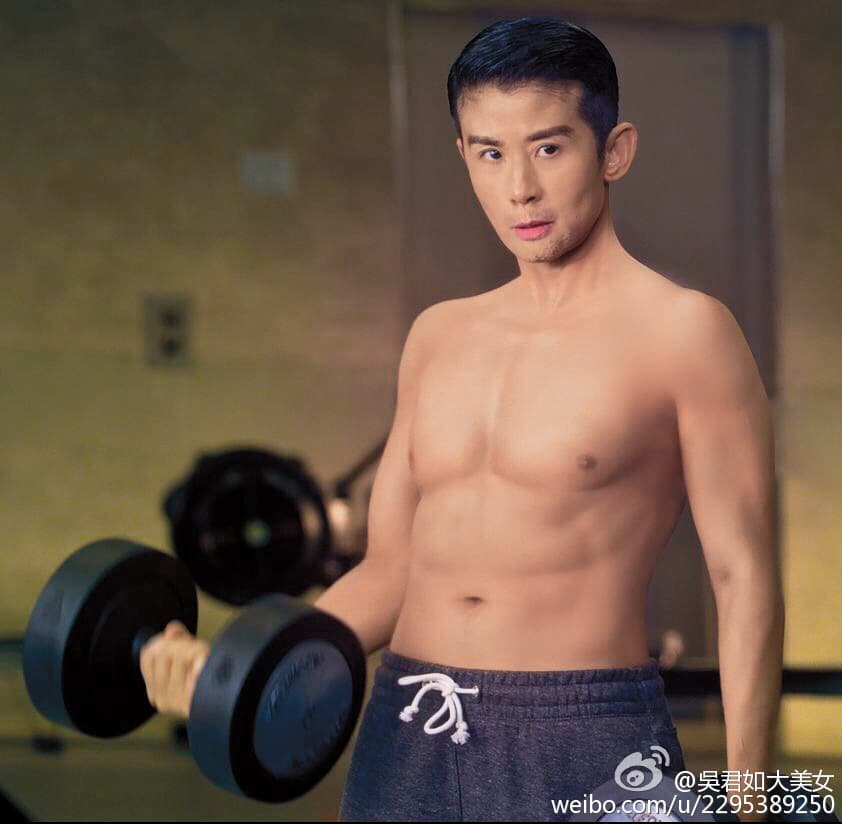吳君如戲路多變,連男人都可以演。(翻攝自吳君如微博)