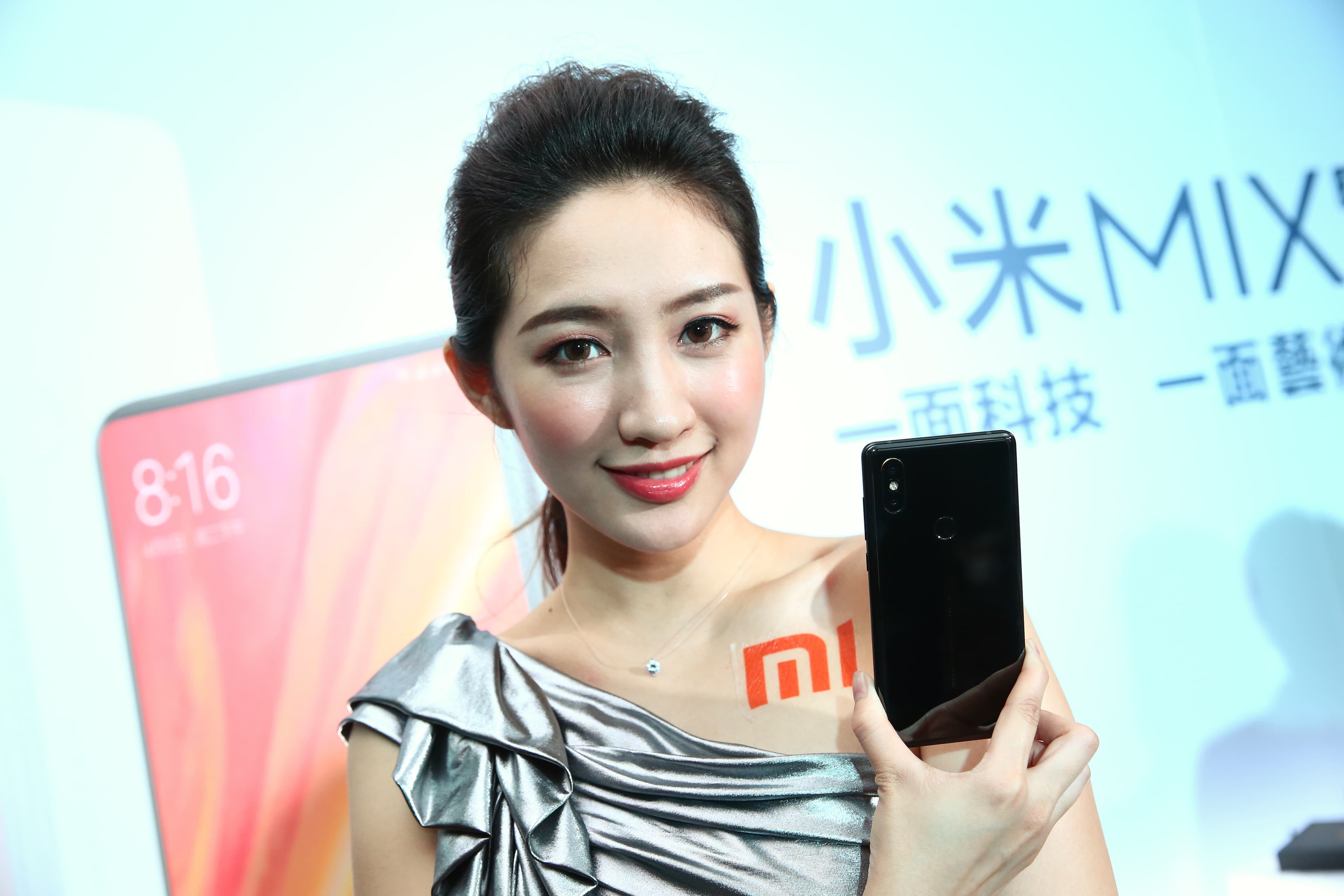 小米8日在台發表了史上拍照最強紅米手機Note 5,及新旗艦機小米MIX 2S。