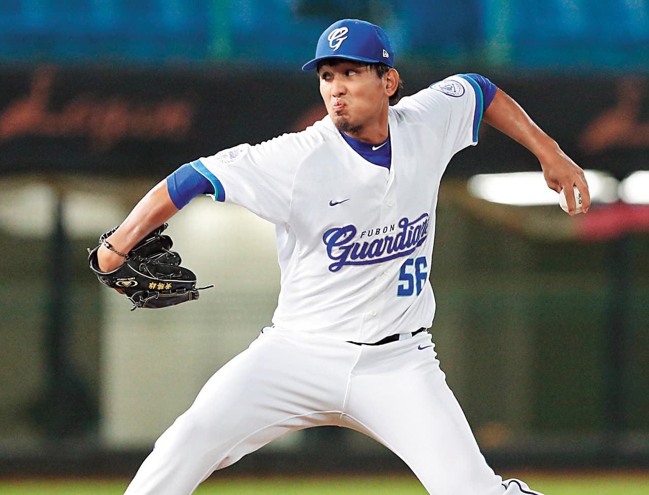 黃勝雄桃色緋聞連環爆,已讓婚姻出現裂痕,現又傳出家暴事件。(翻攝自勝投英雄黃勝雄56粉絲團)