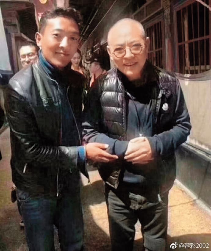55歲李連杰去西藏禮佛時被拍到照片,被網友形容老態龍鍾,令粉絲擔心。(翻攝自微博)