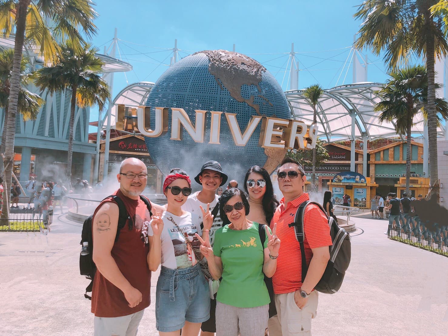 這次是劉亮佐(左)與趙小僑(左二)婚後第一次全家人共同旅遊,大家都很開心。 (修毅提供)