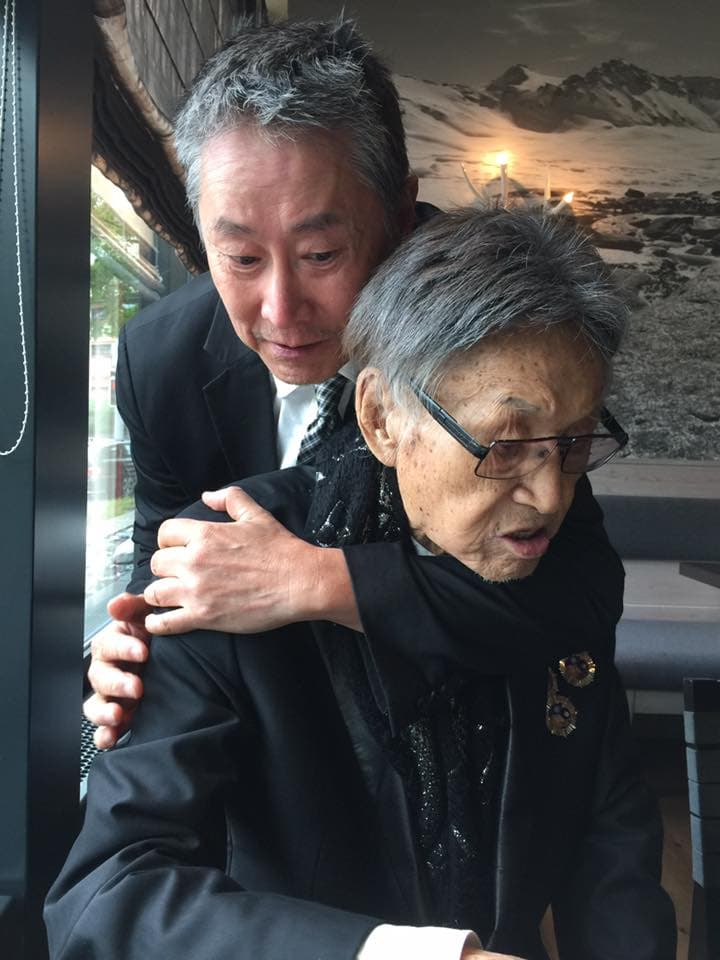 傅達仁的乾兒子李恕權,在最後一刻趕到瑞士。(翻攝傅達仁臉書)