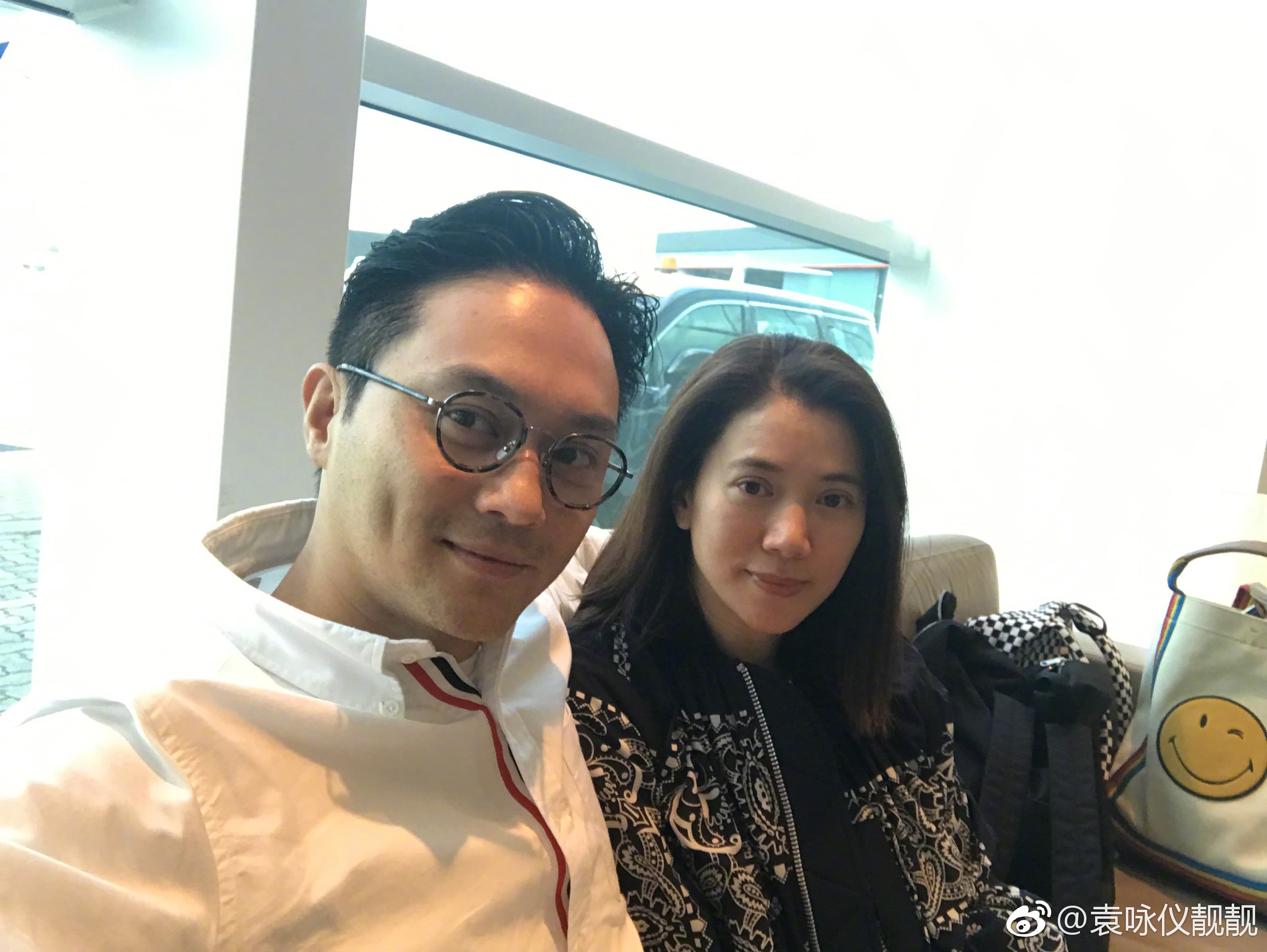 張智霖與袁詠儀夫妻倆合體上遍大陸綜藝節目,進帳近5億。(摘自微博)