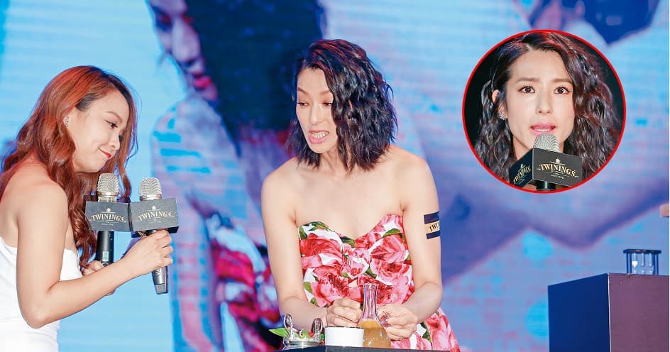 雖然其他媒體稱賴雅妍隨緣的態度非常佛系,但是本刊攝影還是抓到她地獄的一瞬間。面露凶光的賴雅妍,盡力代言茶包品牌,說自己「打從娘胎就在喝茶」,真的也是很會誇張講。