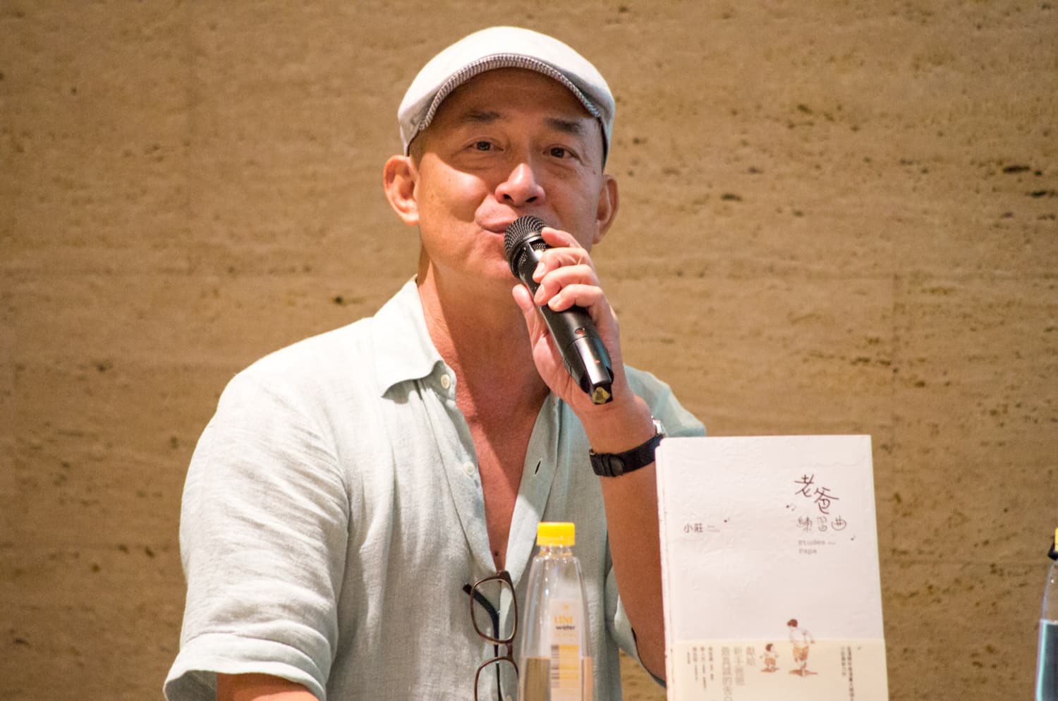 大辣出版總編輯黃健和與小莊相識超過二十年,稱小莊是「大叔型」的創作者。(周文凱攝)