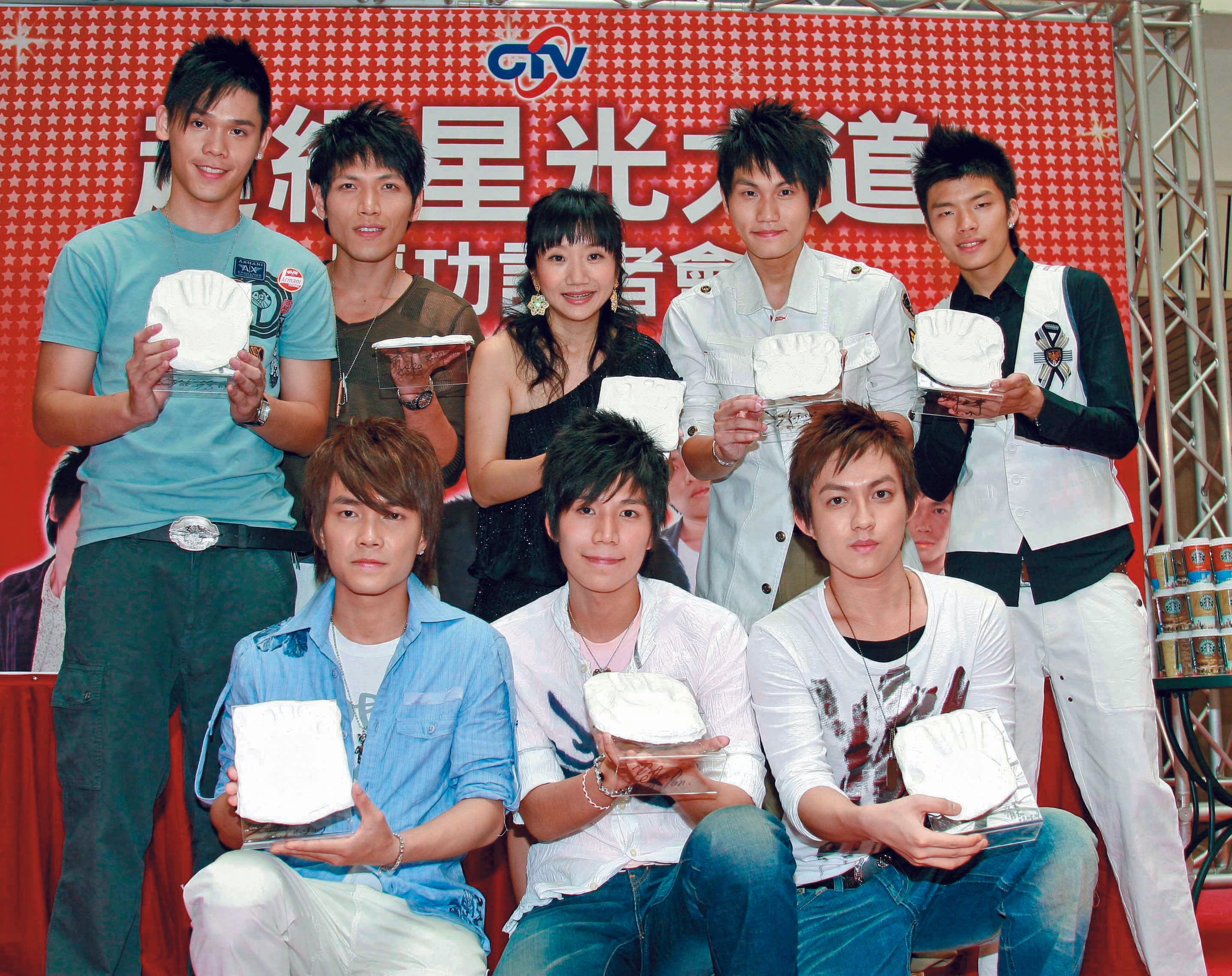 11年前林宥嘉(前排右)獲得第一屆《超級星光大道》的冠軍。(中視提供)