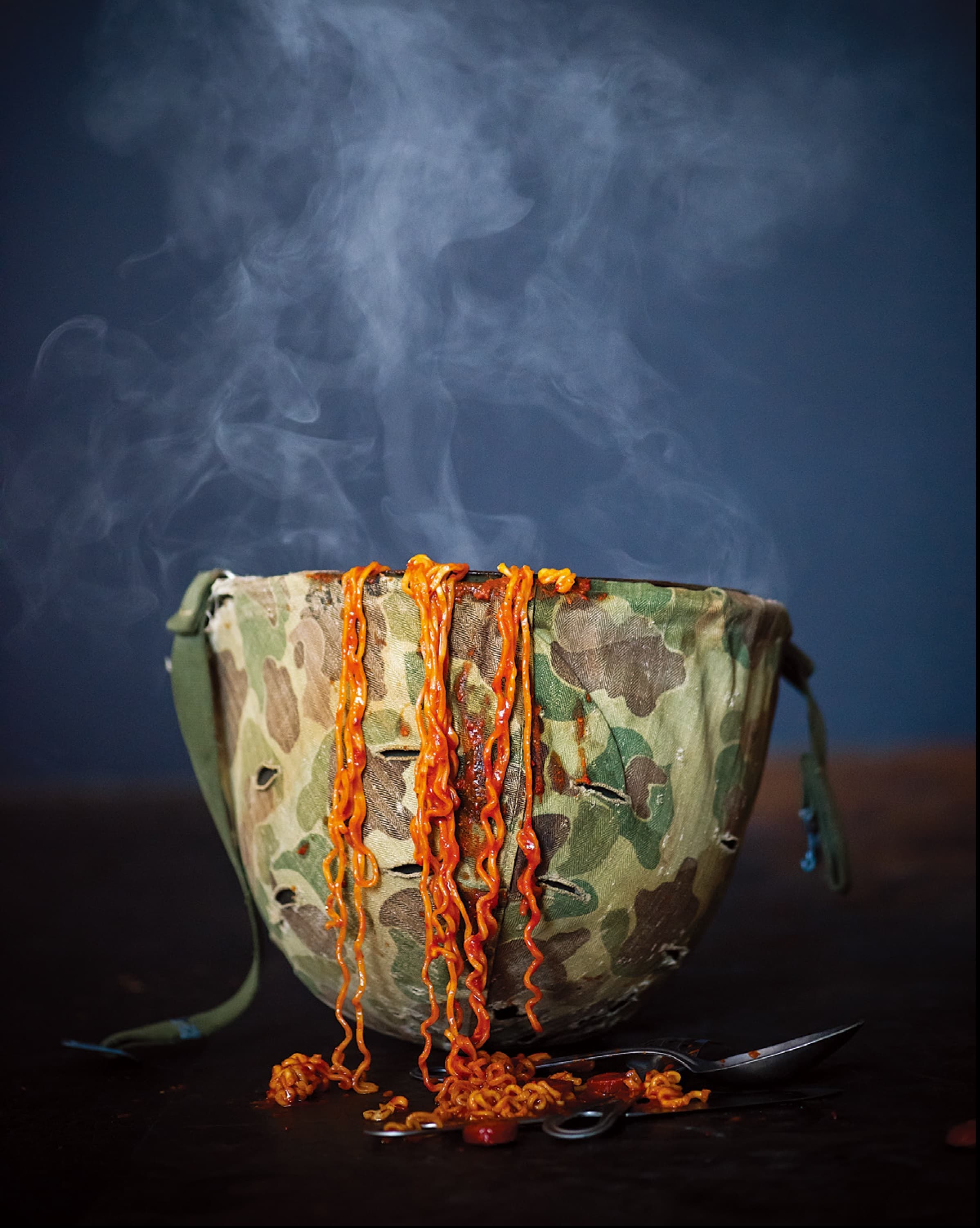 《食指大動》之「部隊鍋」(Photo:鮑比‧費雪﹝Bobby Fisher﹞,臉譜出版提供)