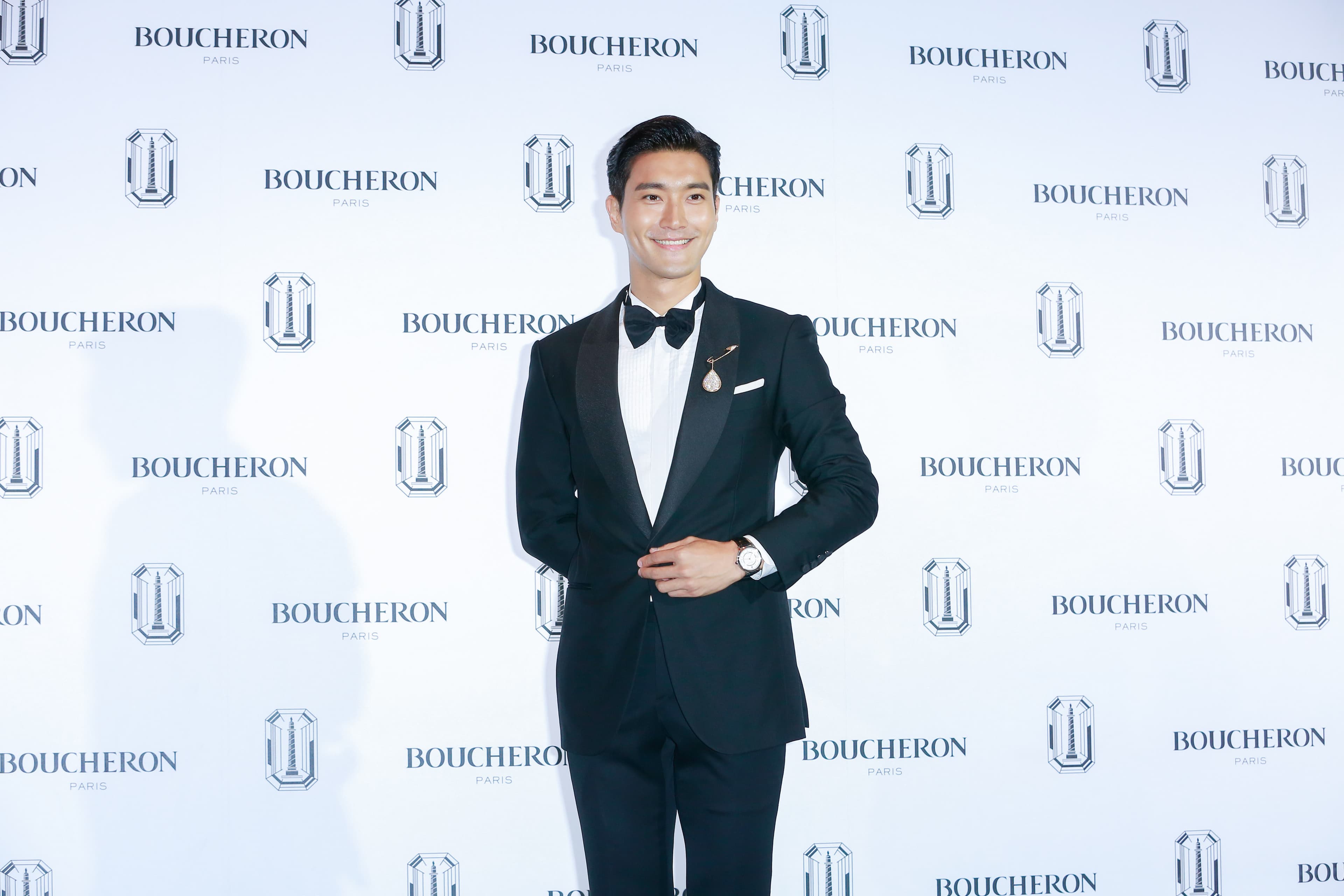 崔始源以帥氣西裝look來台出席BOUCHERON頂級珠寶展。