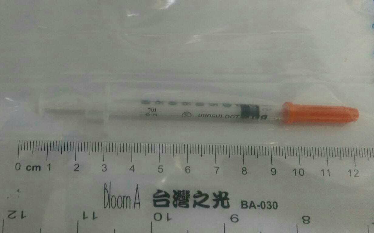 警方查扣江男施打安非他命所使用的針筒。(翻攝畫面)
