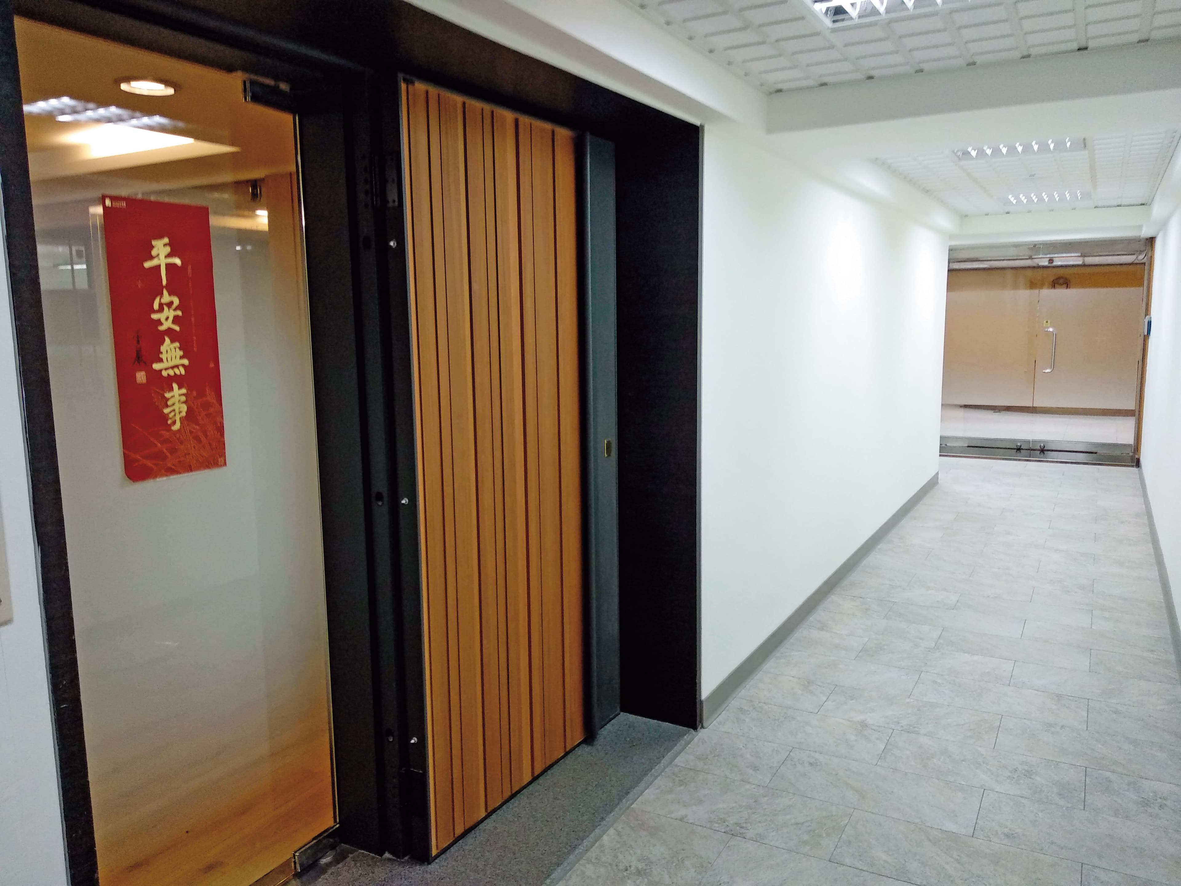 雙陳派失勢後,由陳雨鑫在統領商圈禮座大樓另闢第2辦公室,不與幕僚派共事。