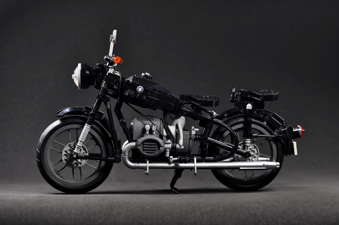 鄭宇亮以樂高積木製作出BMW R60/2老式機車模型。(翻攝LEGOIdeas官網)