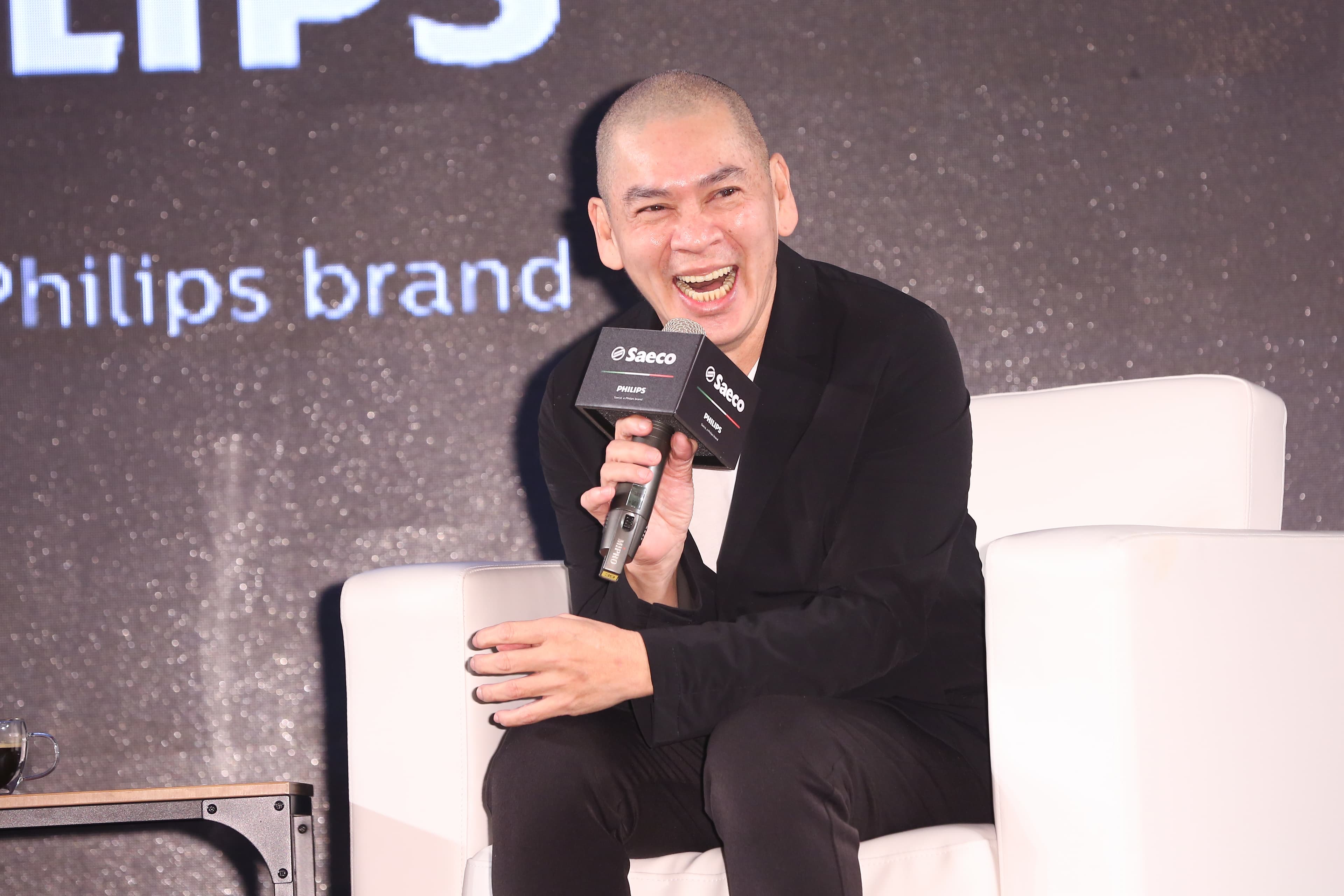 一天要喝上3、4杯咖啡的蔡明亮,對方便的咖啡機愛不釋手。