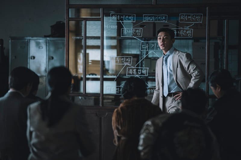 劉亞仁在片中飾演投機發國難財的金融顧問,難得男神願意演戲分不多,且人設並不正派的配角。(華映提供)