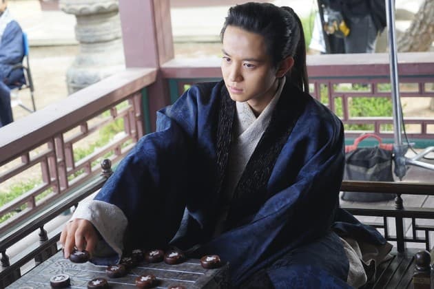 鄭惟安在《與神同行:最終審判》演出年輕的江林公子,受到注目。(網路圖片)